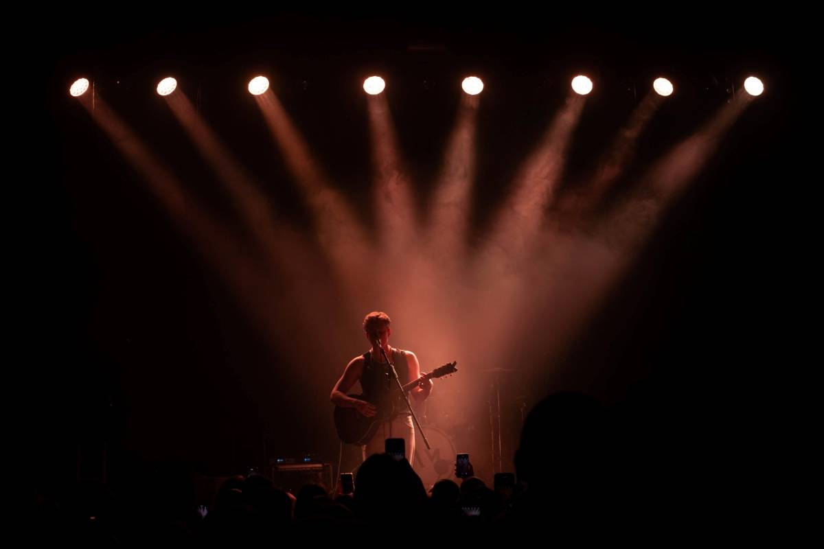 Adam Mišík oslavil v Brně deset let na scéně, podpořili ho Sofian Medjmedj a Dorian