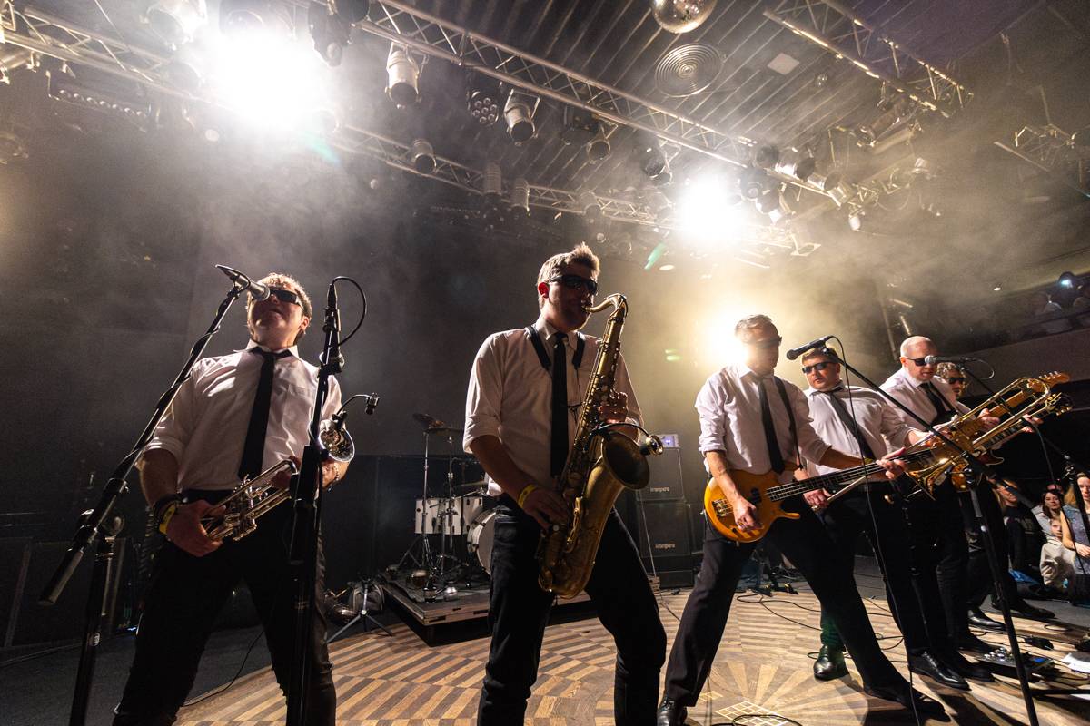 Laura a její tygři křtili v Praze nové album, výtěžkem z koncertu podpoří pražskou zoo