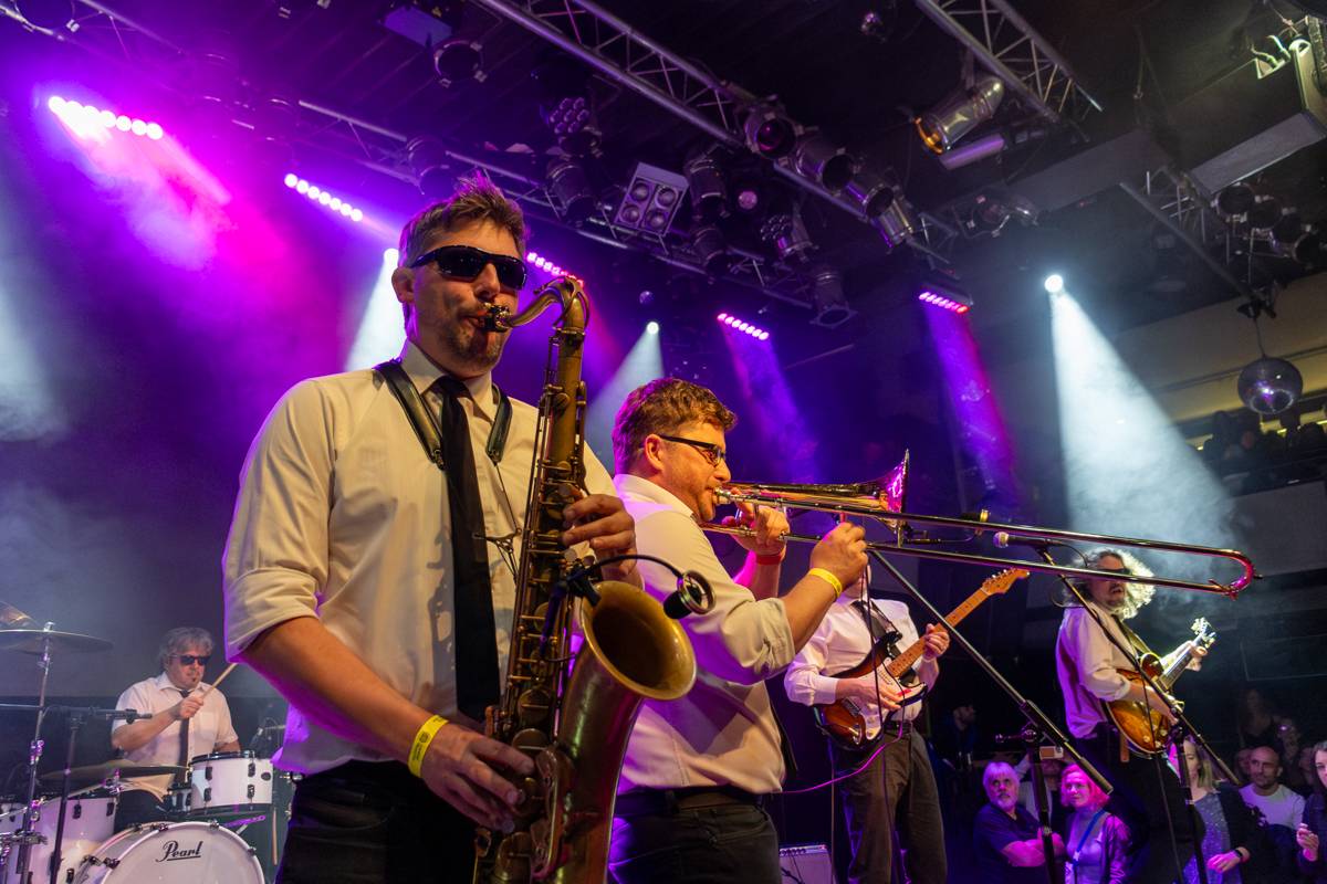 Laura a její tygři křtili v Praze nové album, výtěžkem z koncertu podpoří pražskou zoo