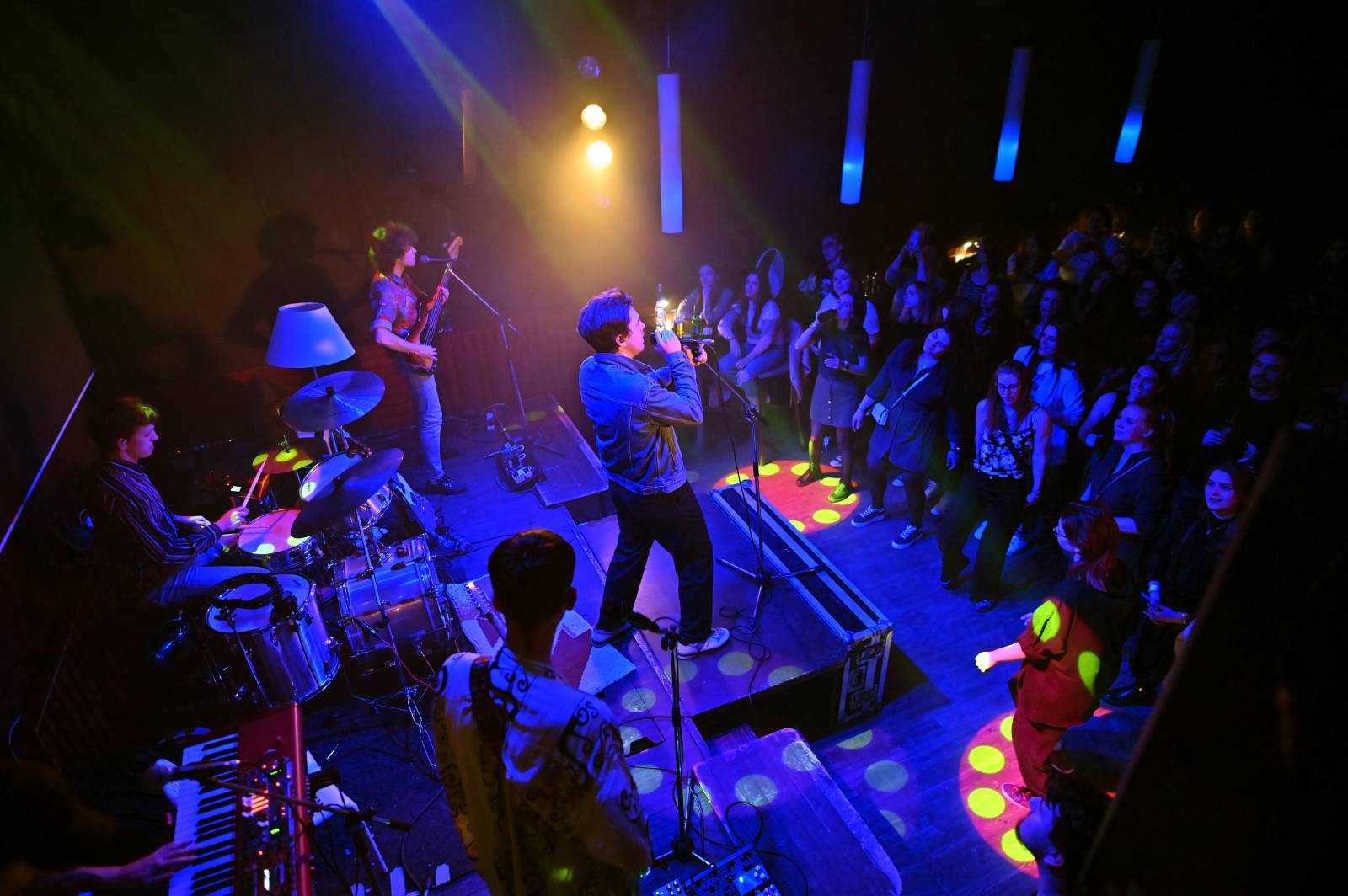 The Silver Spoons odstartovali v Plzni turné, klávesákovi blahopřáli k narozeninám