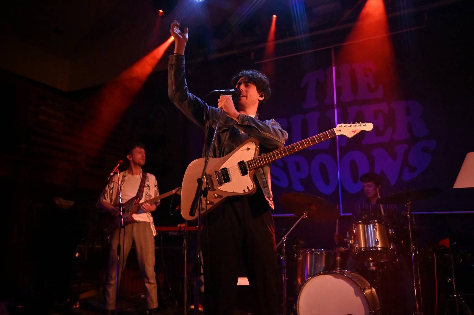 The Silver Spoons odstartovali v Plzni turné, klávesákovi blahopřáli k narozeninám