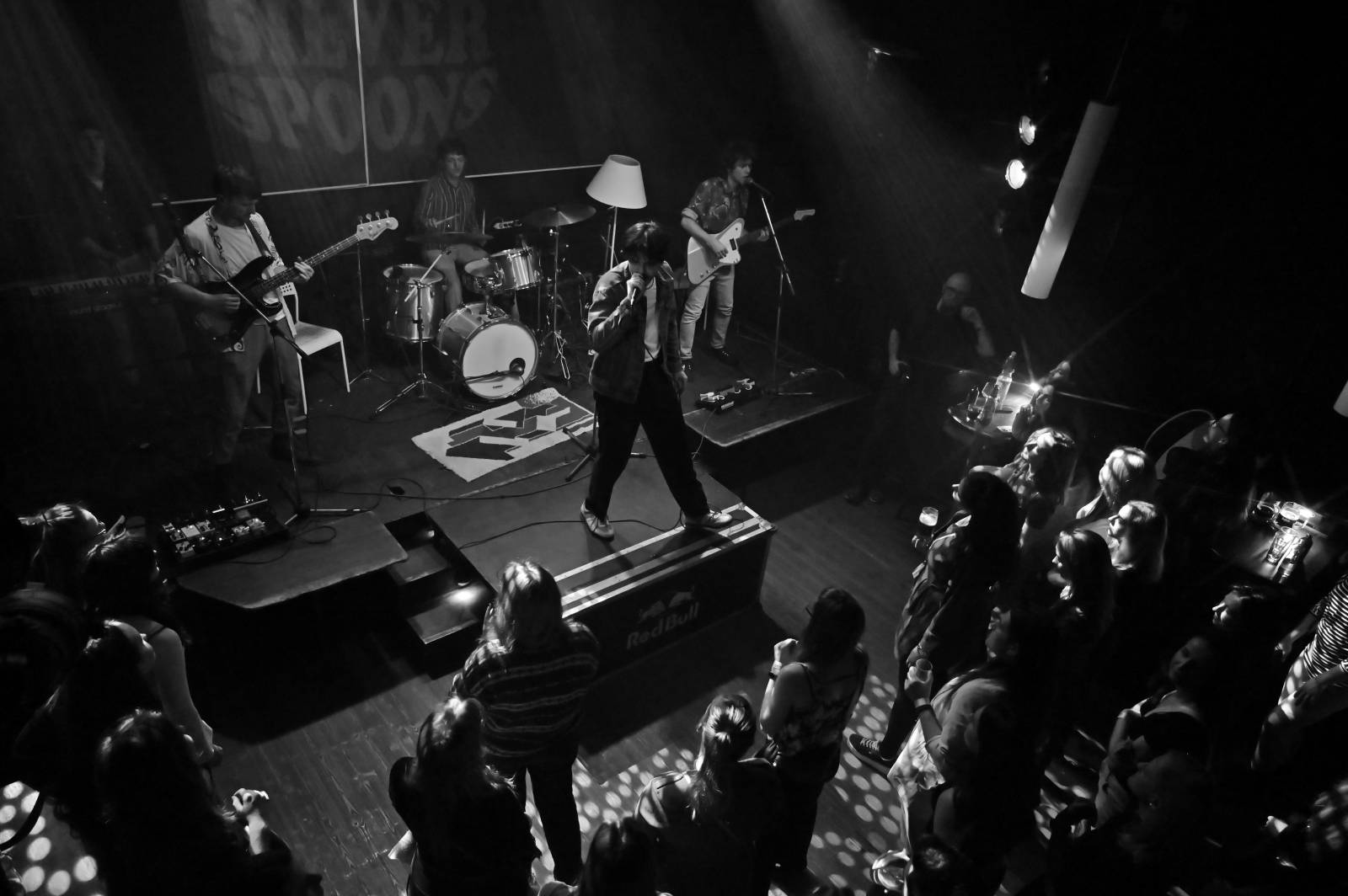 The Silver Spoons odstartovali v Plzni turné, klávesákovi blahopřáli k narozeninám