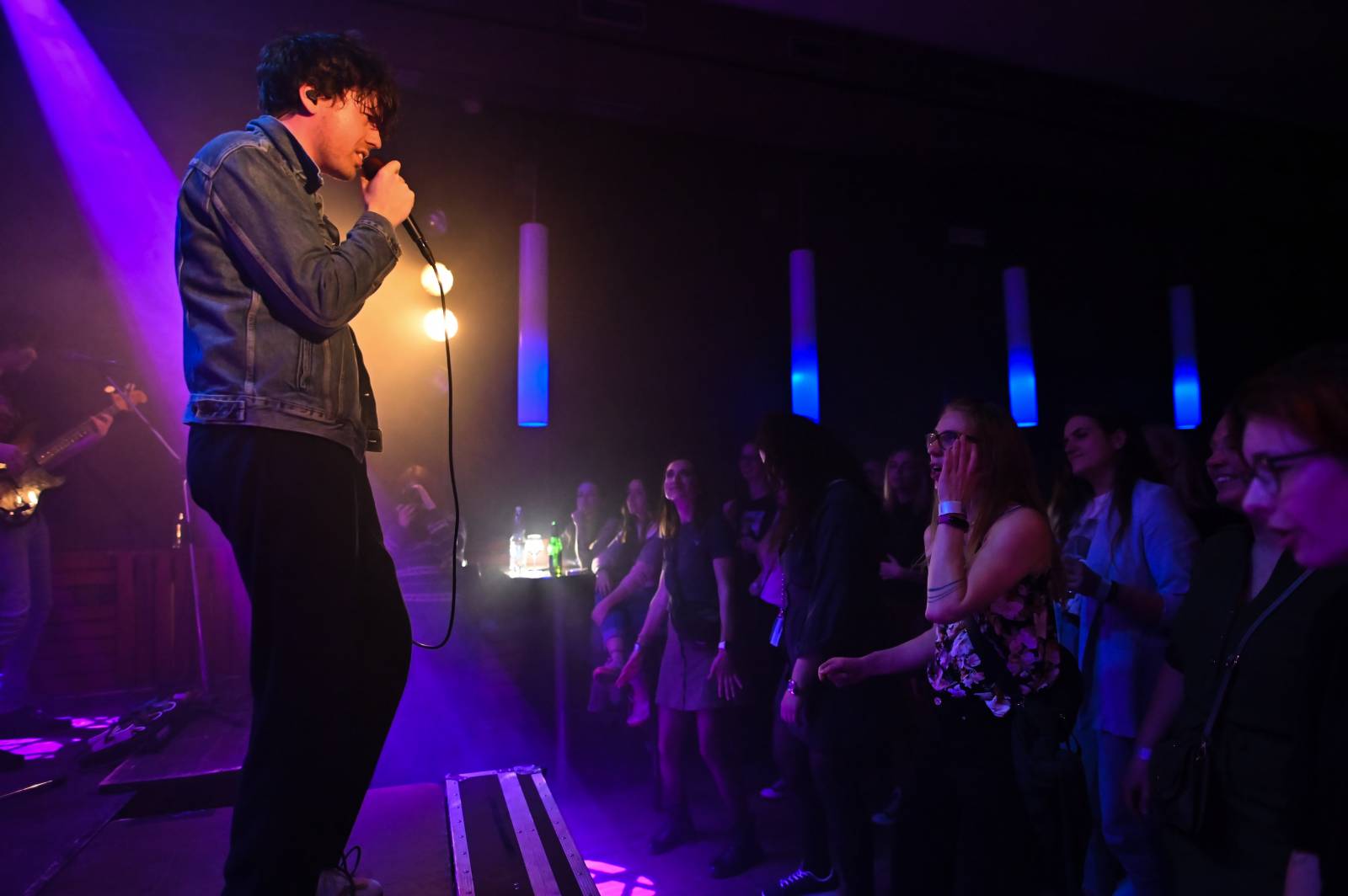 The Silver Spoons odstartovali v Plzni turné, klávesákovi blahopřáli k narozeninám