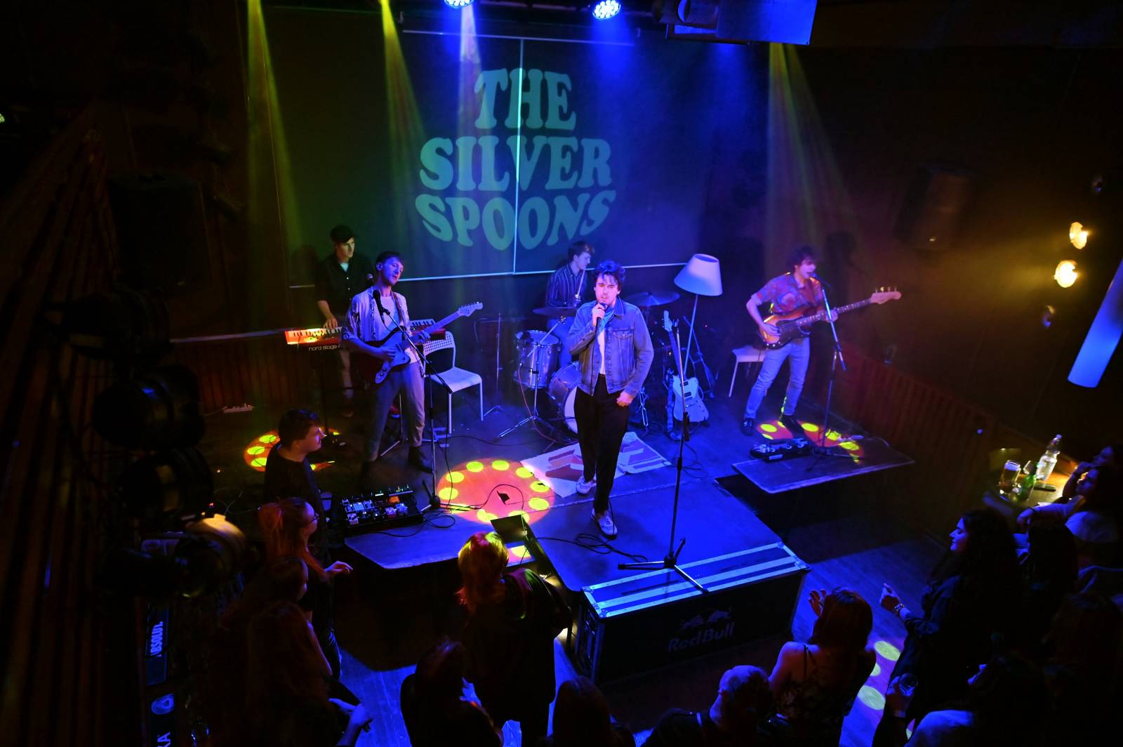 The Silver Spoons odstartovali v Plzni turné, klávesákovi blahopřáli k narozeninám