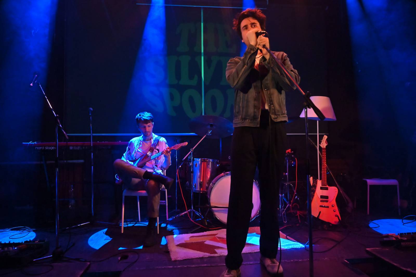 The Silver Spoons odstartovali v Plzni turné, klávesákovi blahopřáli k narozeninám