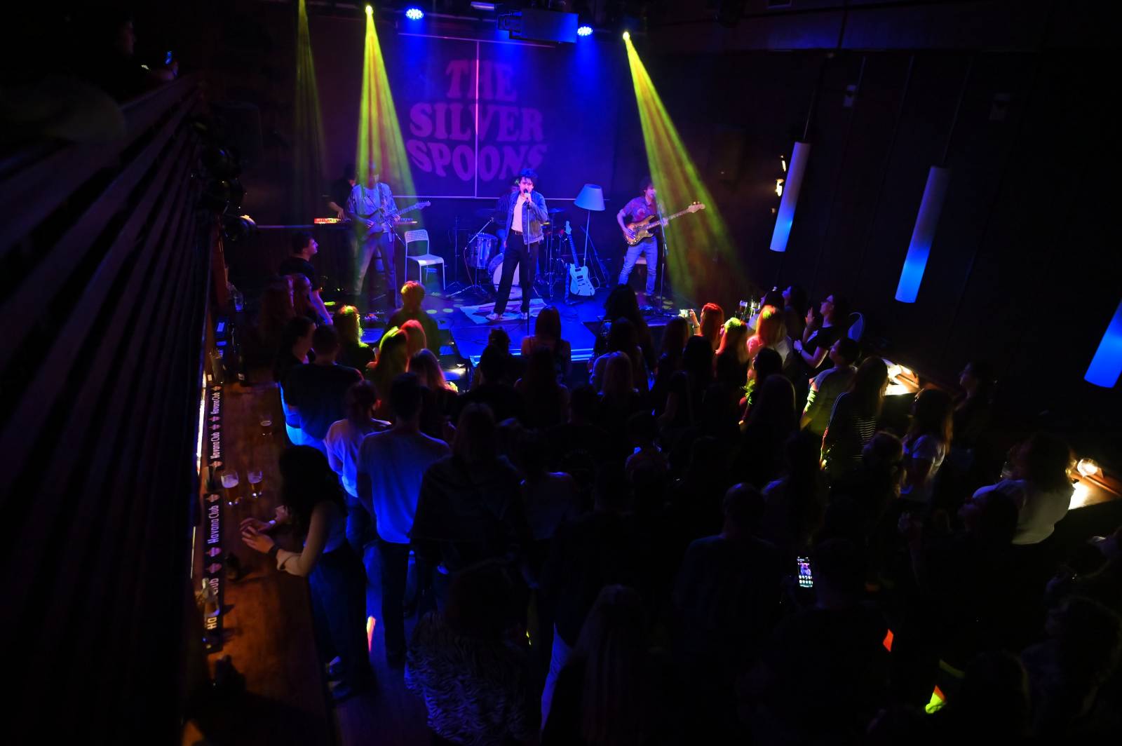 The Silver Spoons odstartovali v Plzni turné, klávesákovi blahopřáli k narozeninám