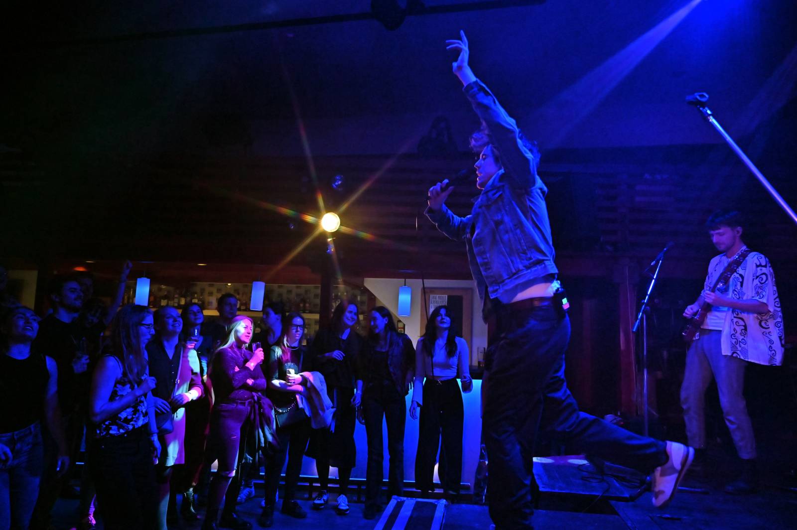 The Silver Spoons odstartovali v Plzni turné, klávesákovi blahopřáli k narozeninám