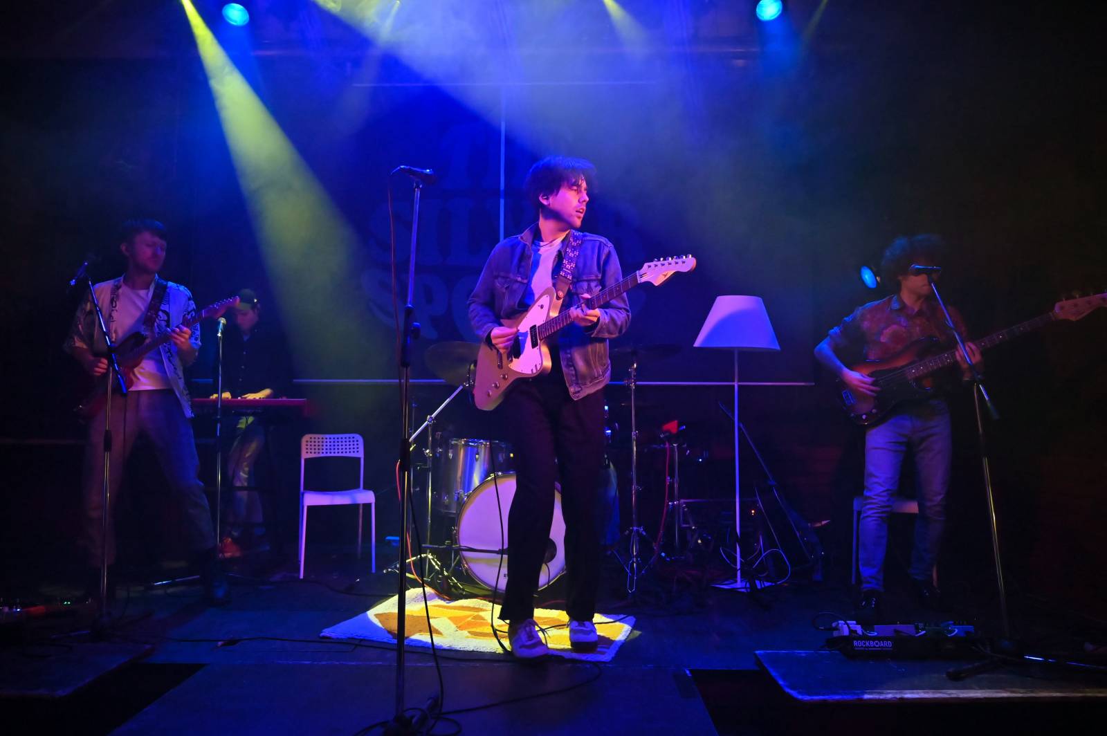 The Silver Spoons odstartovali v Plzni turné, klávesákovi blahopřáli k narozeninám