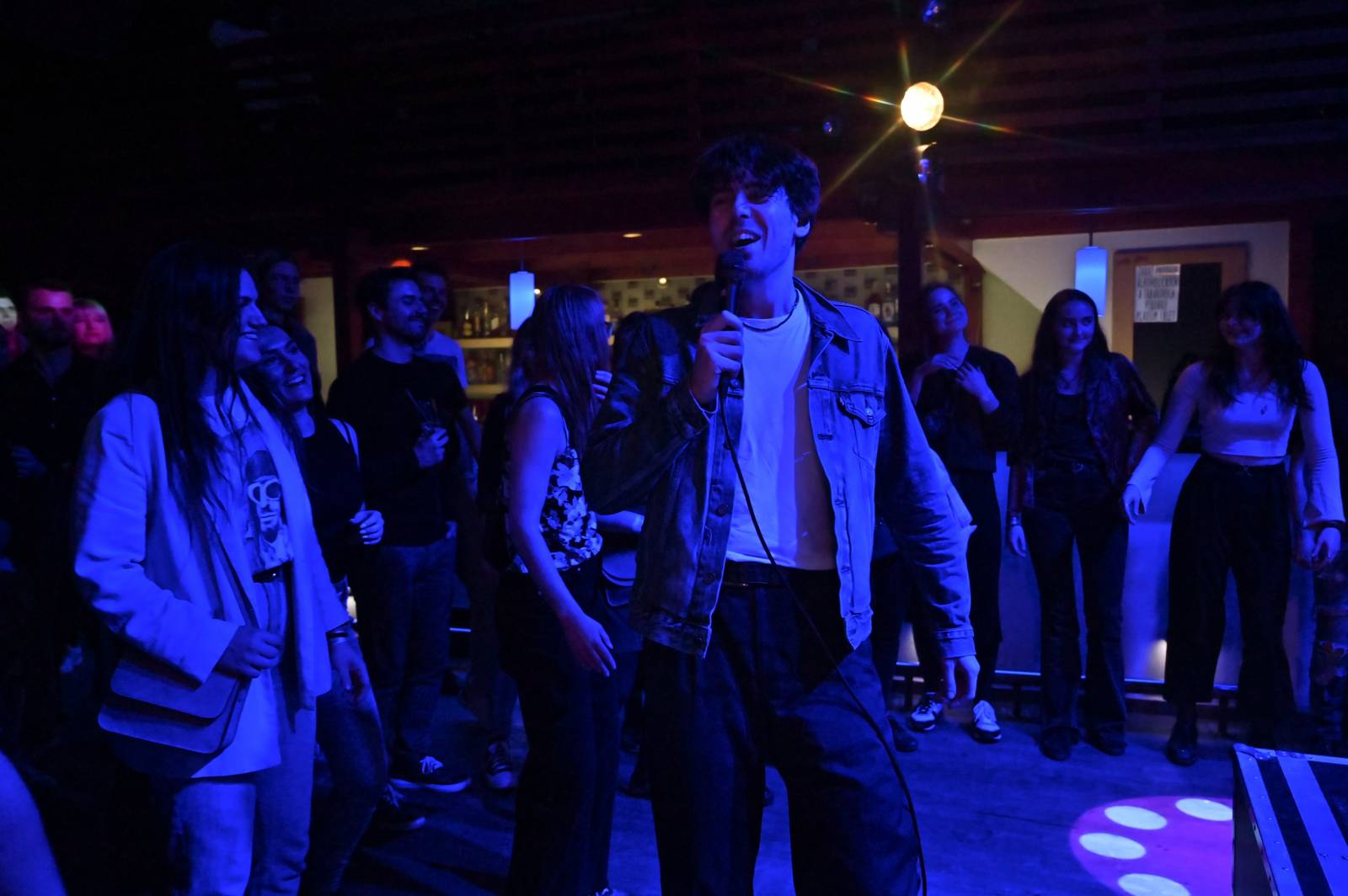 The Silver Spoons odstartovali v Plzni turné, klávesákovi blahopřáli k narozeninám