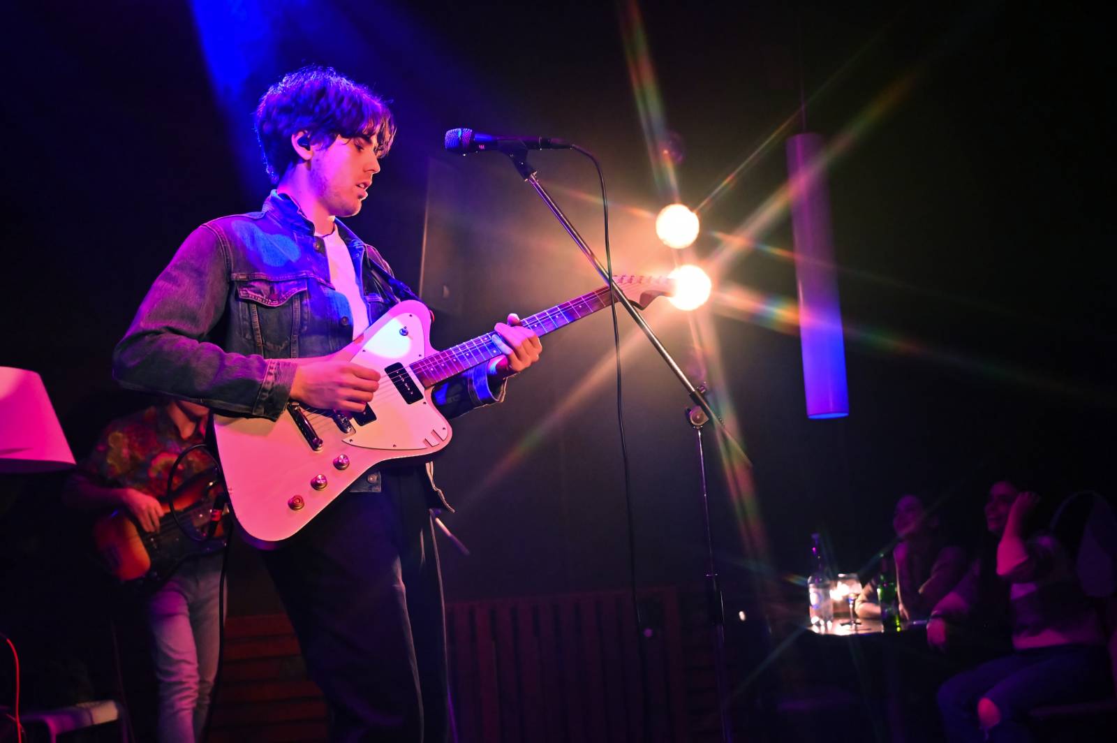 The Silver Spoons odstartovali v Plzni turné, klávesákovi blahopřáli k narozeninám