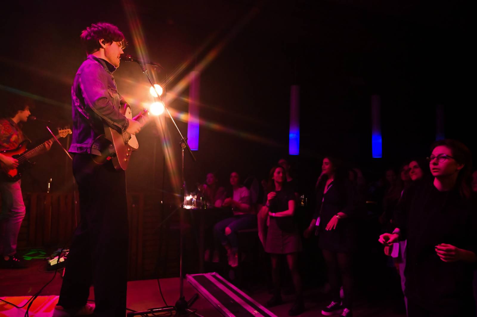 The Silver Spoons odstartovali v Plzni turné, klávesákovi blahopřáli k narozeninám