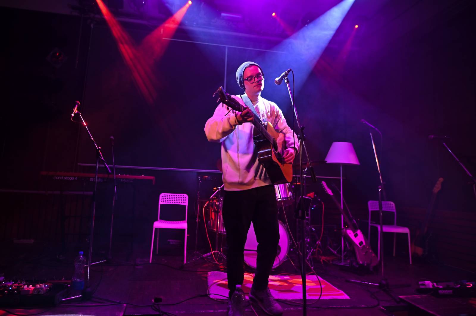 The Silver Spoons odstartovali v Plzni turné, klávesákovi blahopřáli k narozeninám