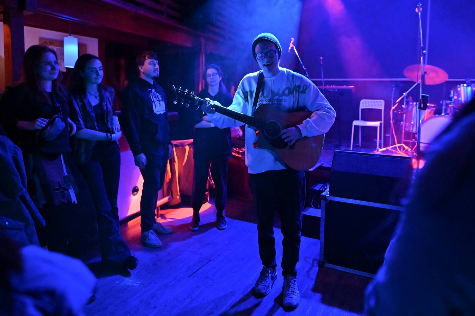 The Silver Spoons odstartovali v Plzni turné, klávesákovi blahopřáli k narozeninám