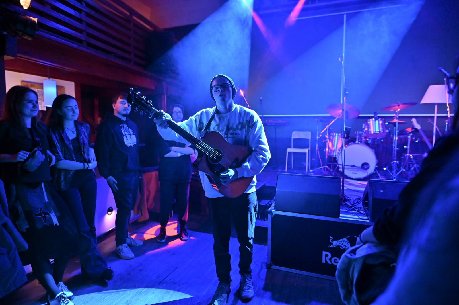 The Silver Spoons odstartovali v Plzni turné, klávesákovi blahopřáli k narozeninám