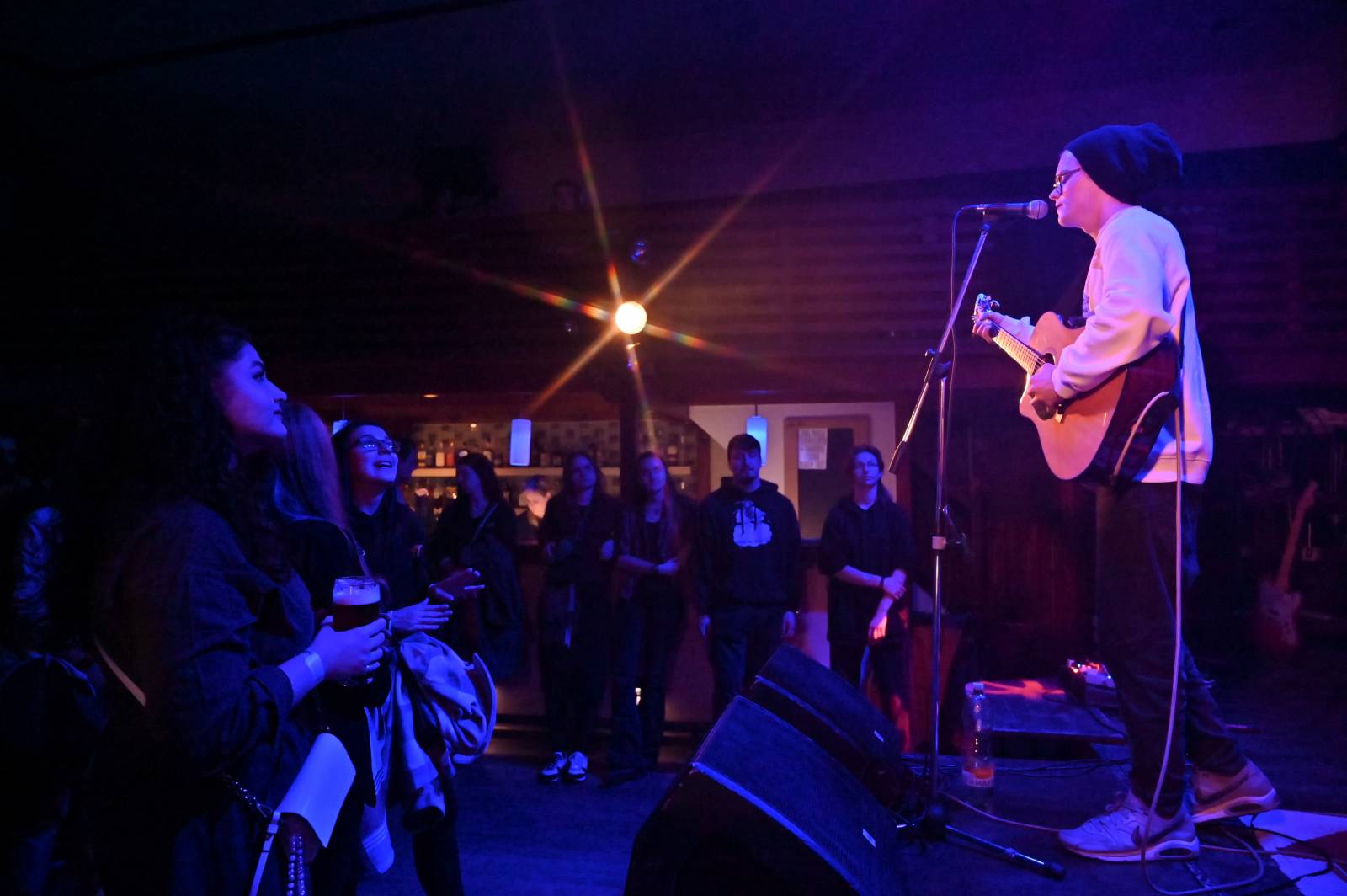 The Silver Spoons odstartovali v Plzni turné, klávesákovi blahopřáli k narozeninám