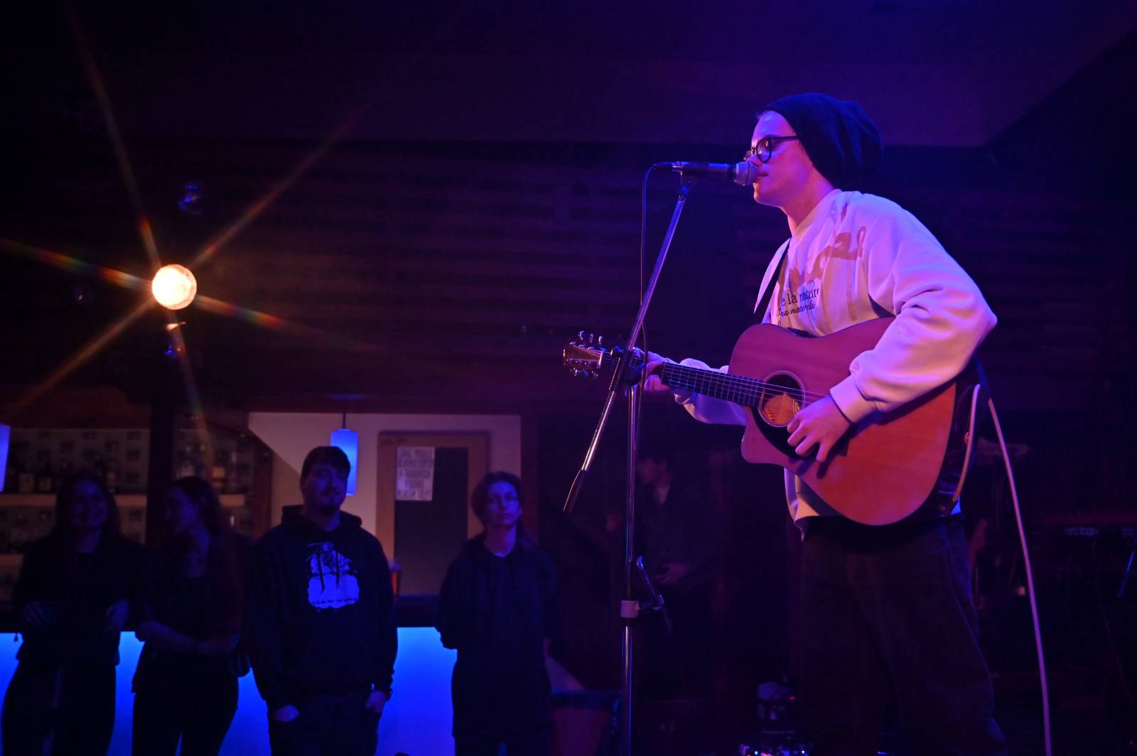 The Silver Spoons odstartovali v Plzni turné, klávesákovi blahopřáli k narozeninám