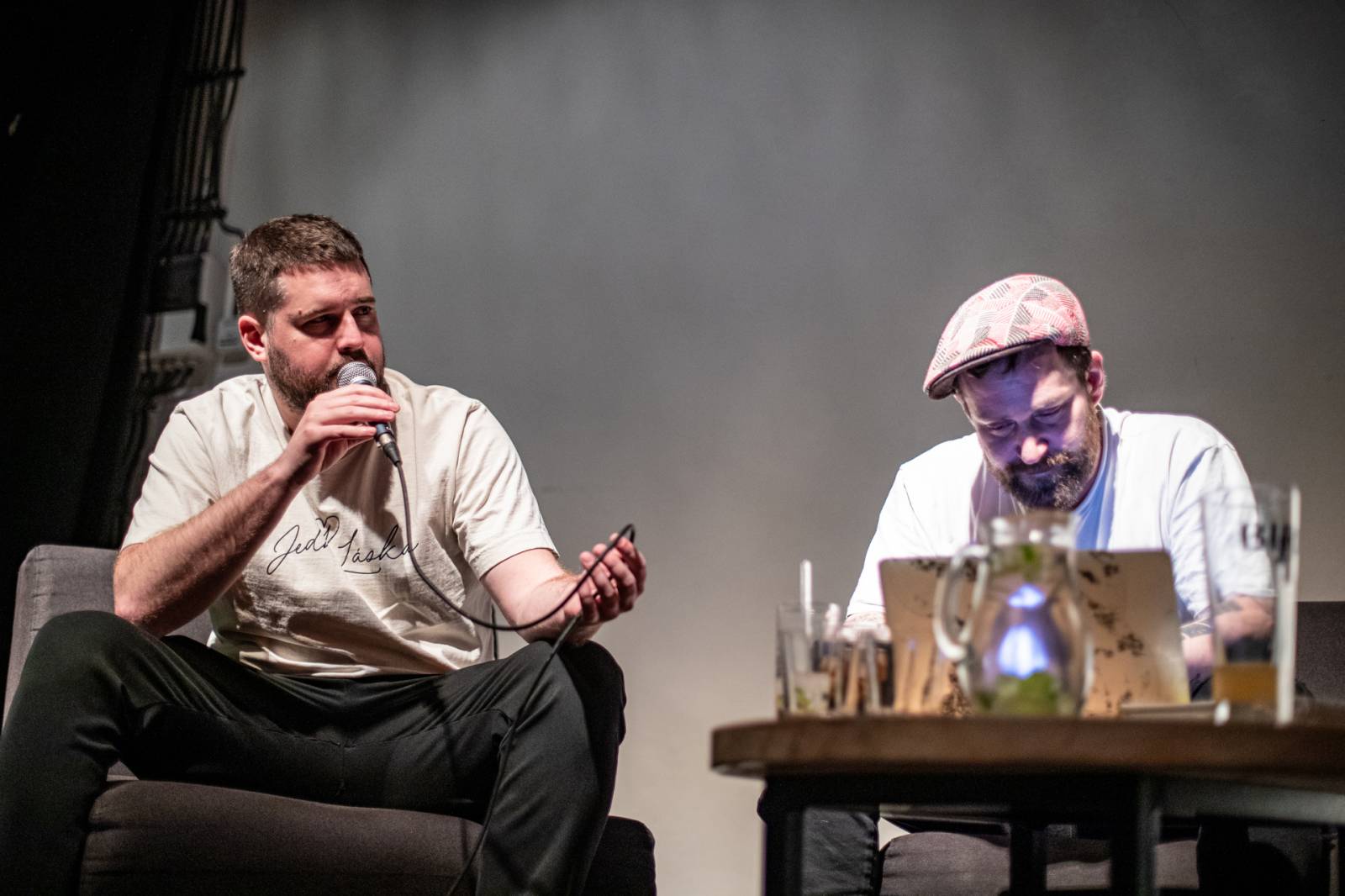 Kato a Blaaball měli v Plzni autorské čtení, fanouškům odkryli tajemství svých tracků