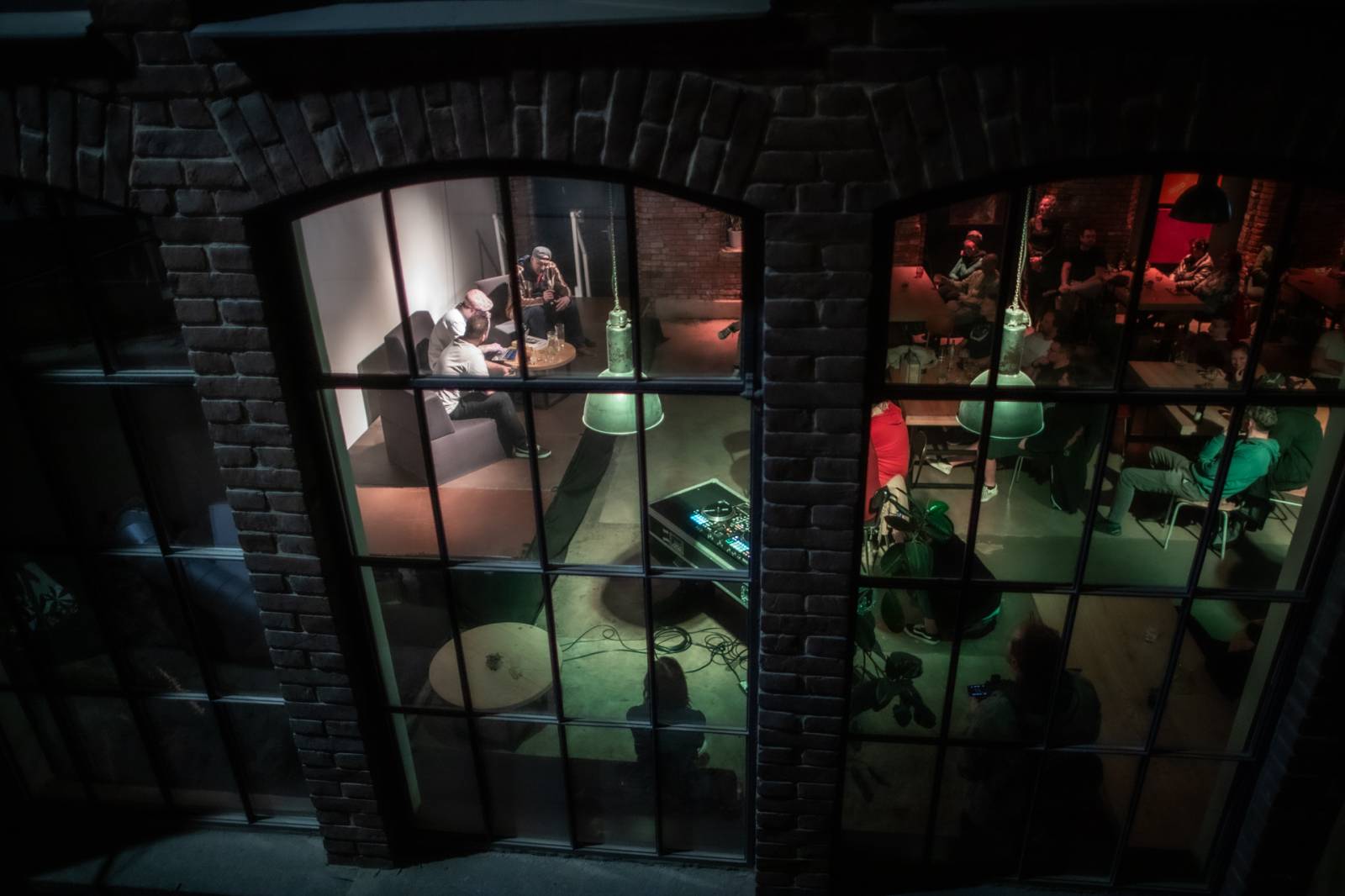 Kato a Blaaball měli v Plzni autorské čtení, fanouškům odkryli tajemství svých tracků