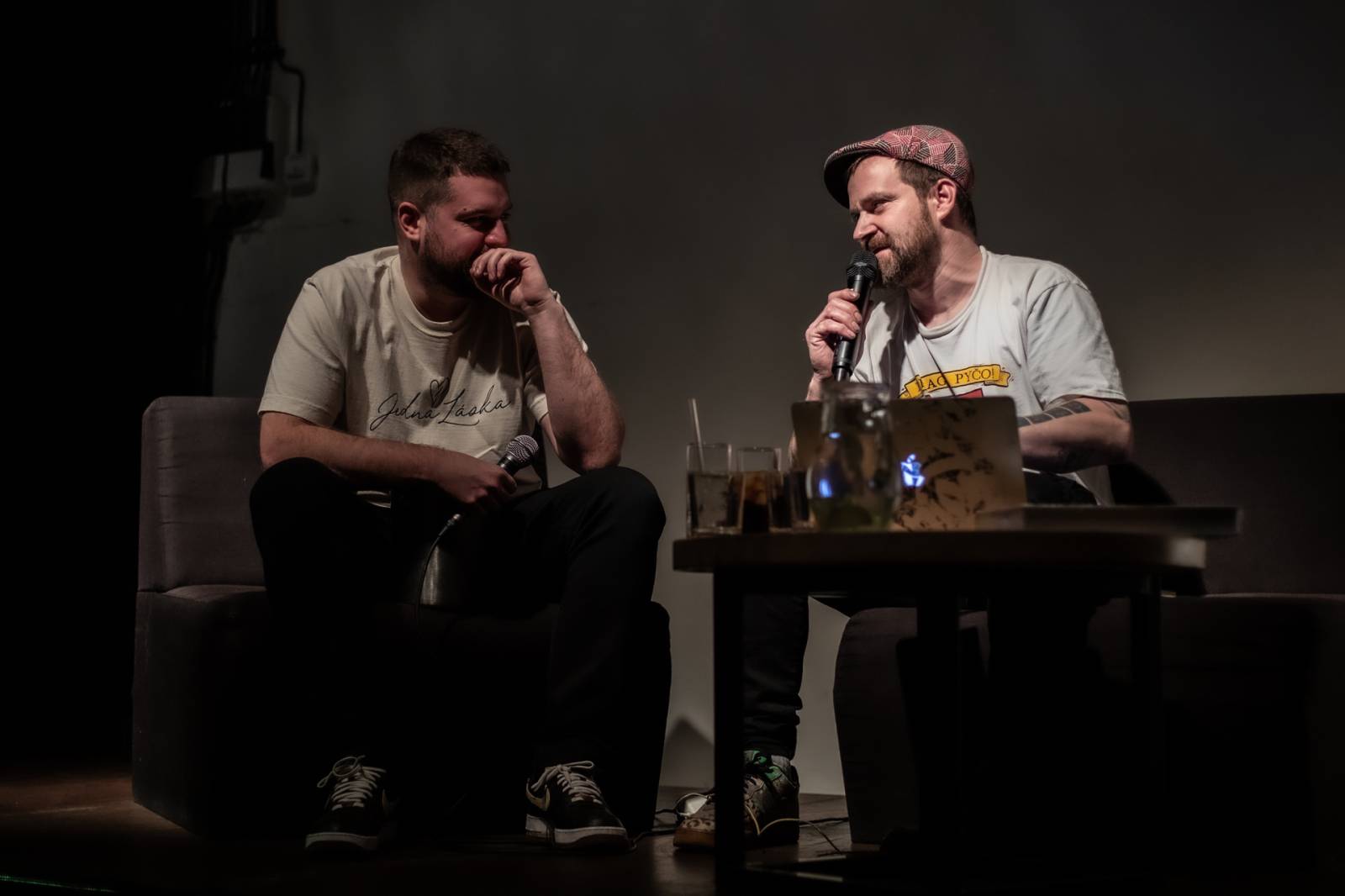 Kato a Blaaball měli v Plzni autorské čtení, fanouškům odkryli tajemství svých tracků