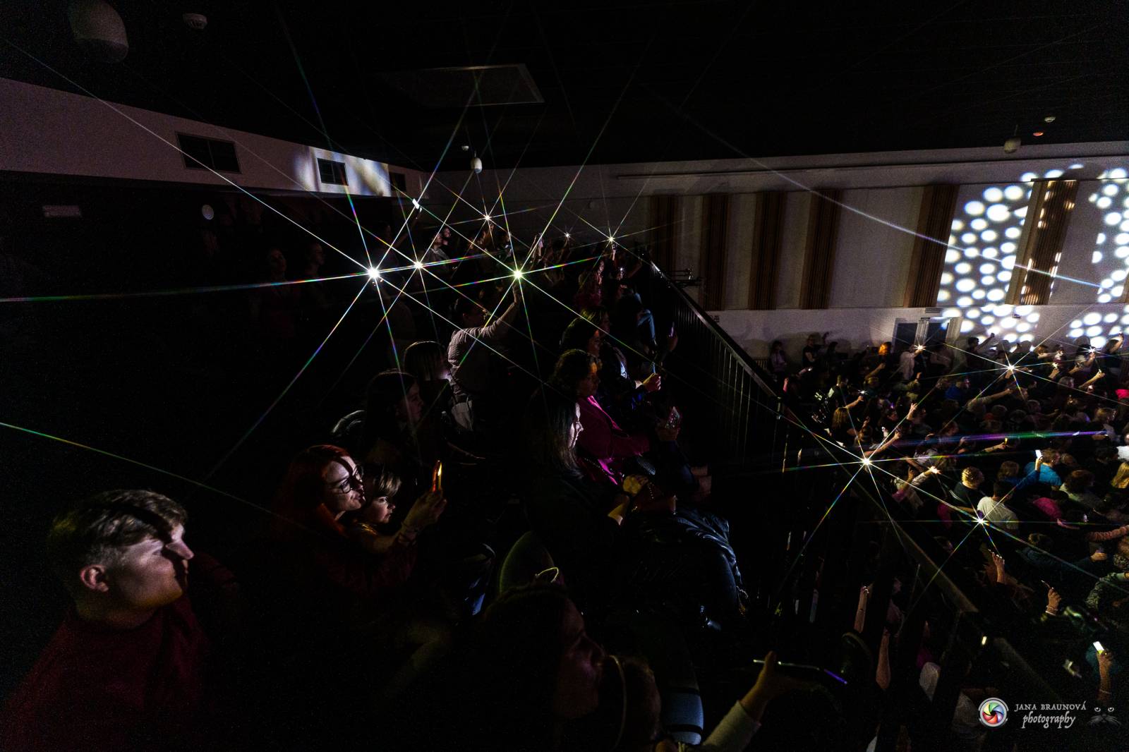 Plzeň zaplavila růžová. Tereza Mašková zvedla Šeříkovku ze židlí