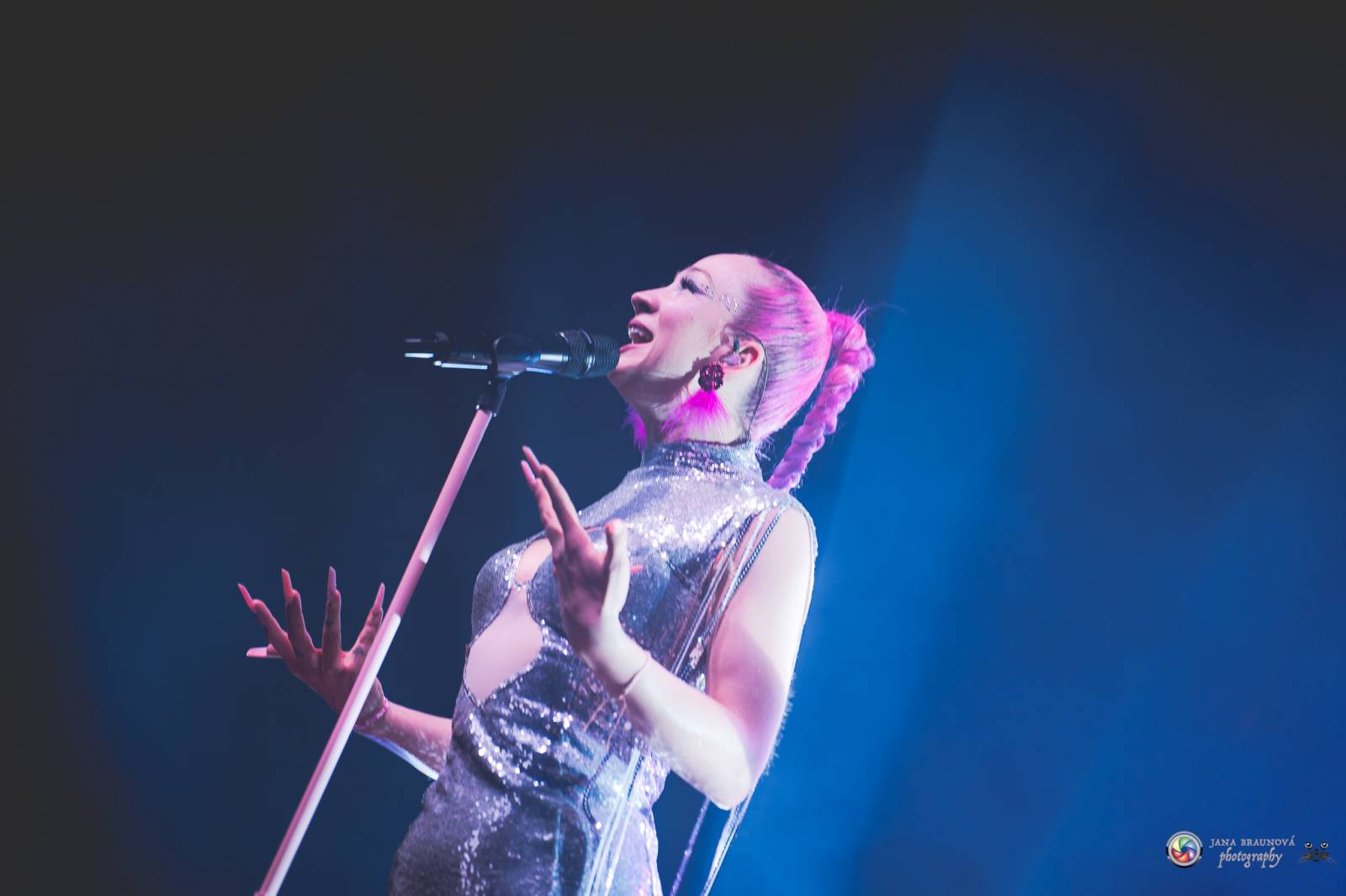 Plzeň zaplavila růžová. Tereza Mašková zvedla Šeříkovku ze židlí