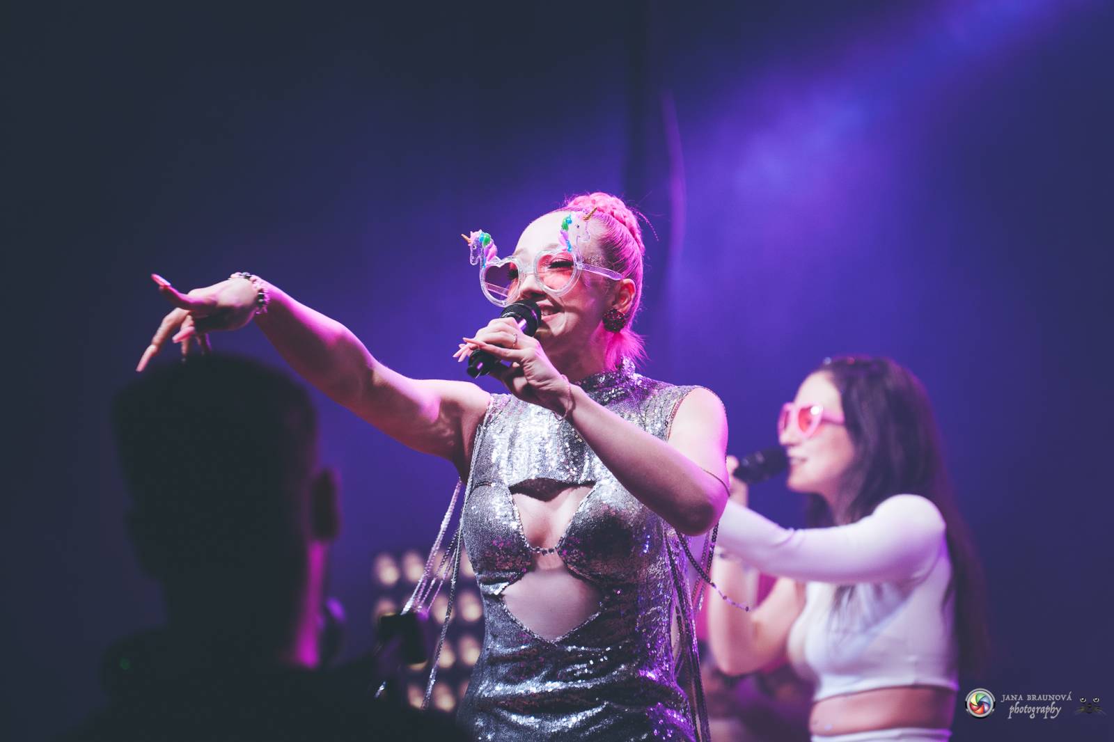 Plzeň zaplavila růžová. Tereza Mašková zvedla Šeříkovku ze židlí