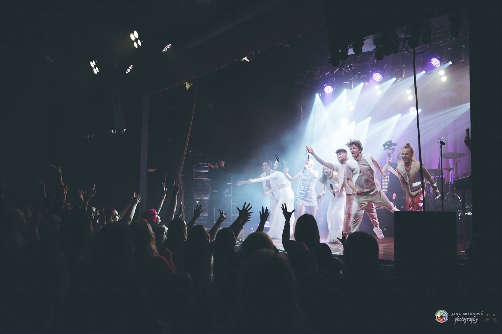 Plzeň zaplavila růžová. Tereza Mašková zvedla Šeříkovku ze židlí