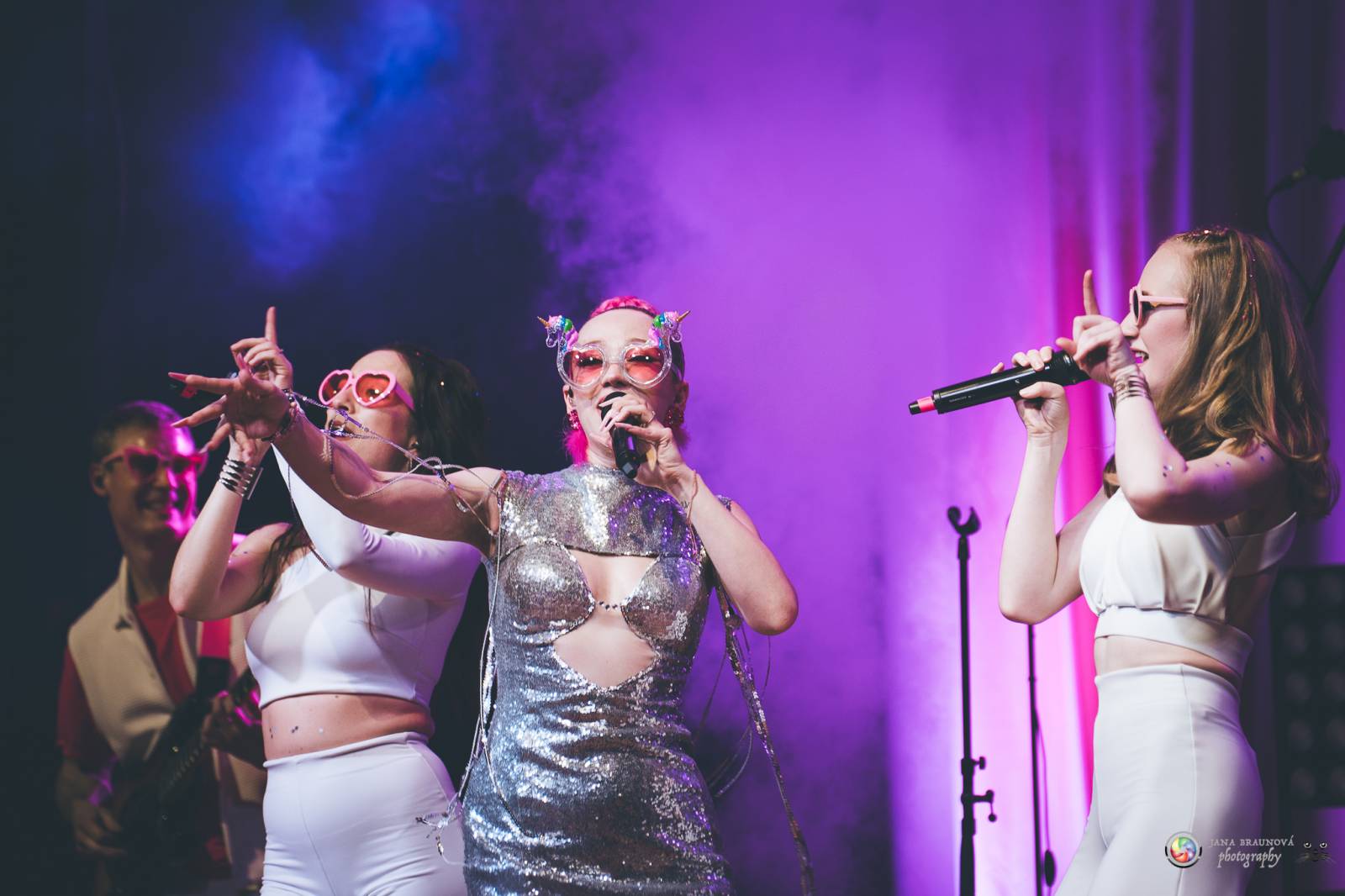 Plzeň zaplavila růžová. Tereza Mašková zvedla Šeříkovku ze židlí