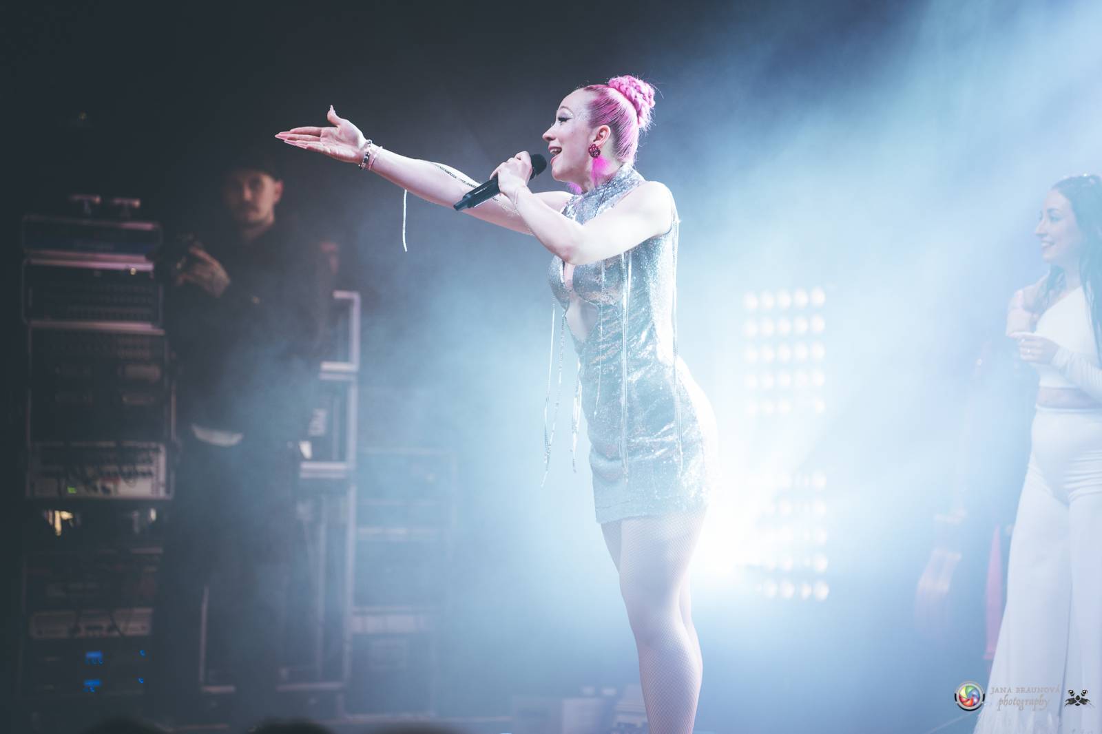 Plzeň zaplavila růžová. Tereza Mašková zvedla Šeříkovku ze židlí