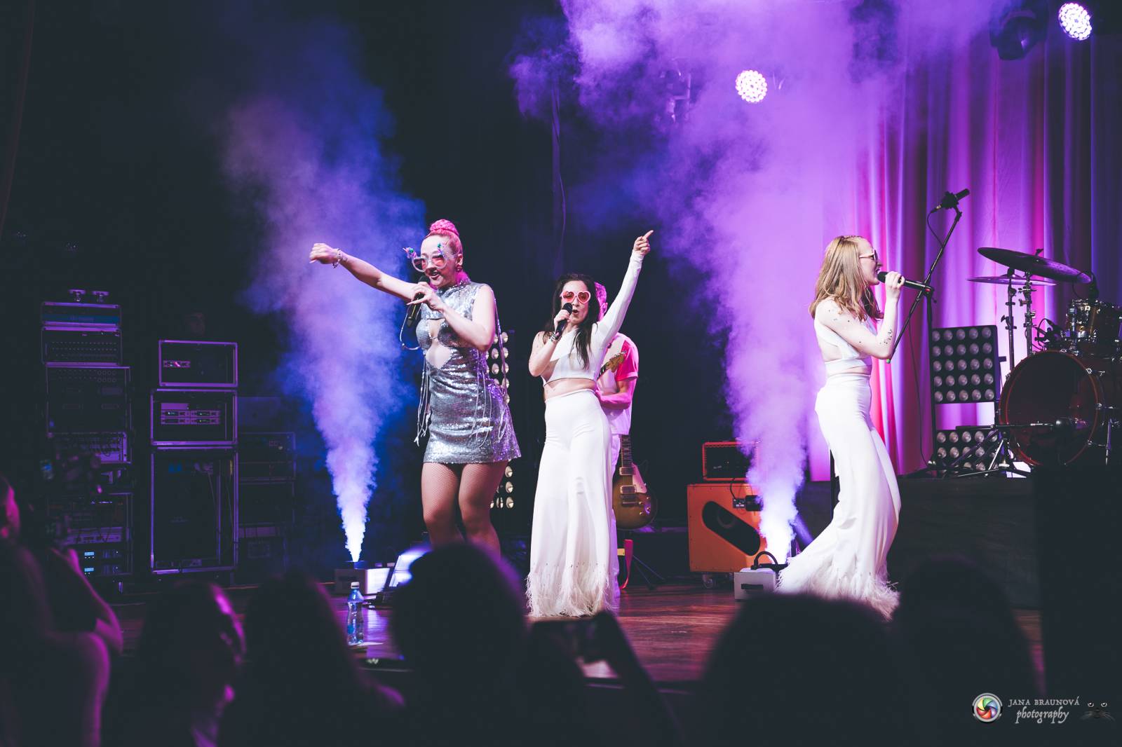 Plzeň zaplavila růžová. Tereza Mašková zvedla Šeříkovku ze židlí