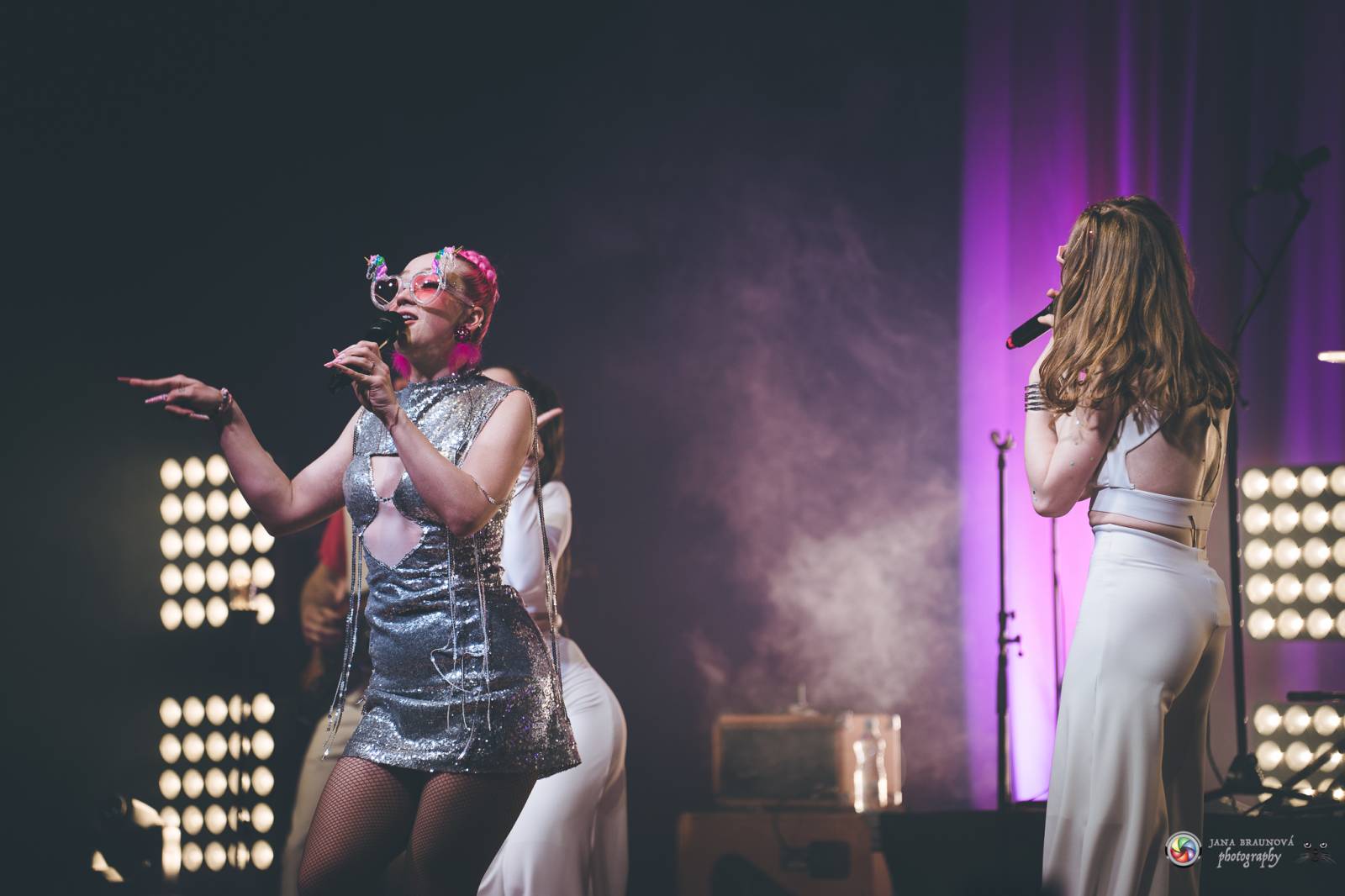 Plzeň zaplavila růžová. Tereza Mašková zvedla Šeříkovku ze židlí