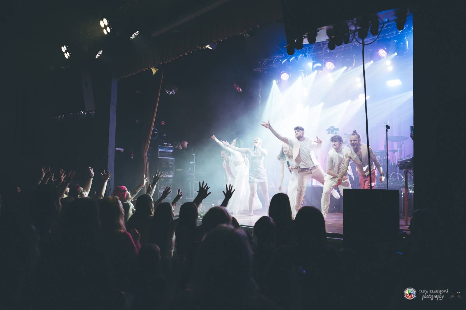 Plzeň zaplavila růžová. Tereza Mašková zvedla Šeříkovku ze židlí