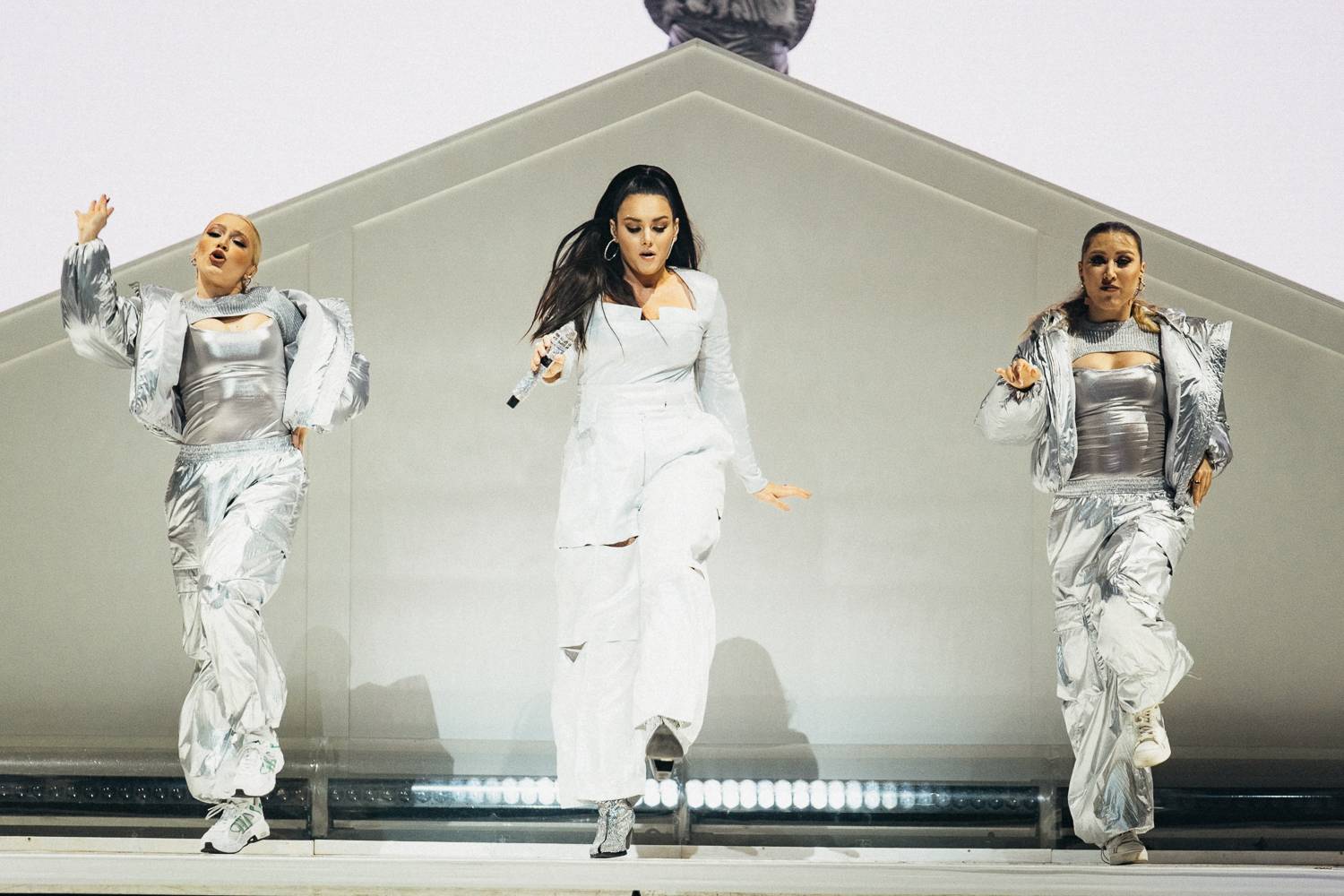 Ewa Farna nadchla O2 arenu i podruhé. Publikum si získala skvělým pěveckým i tanečním výkonem