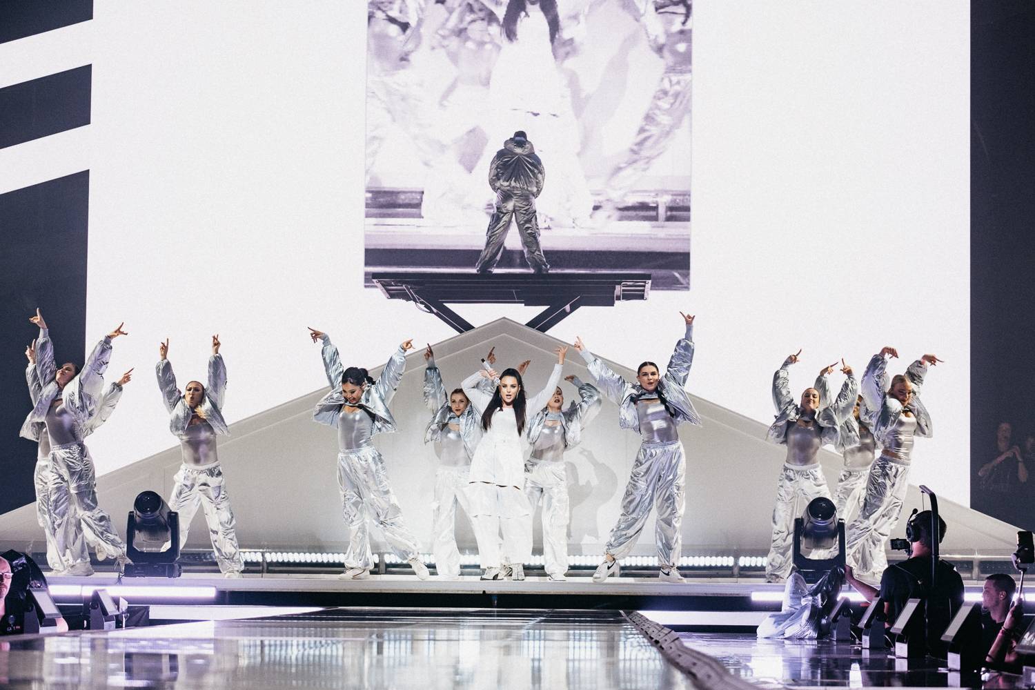 Ewa Farna nadchla O2 arenu i podruhé. Publikum si získala skvělým pěveckým i tanečním výkonem