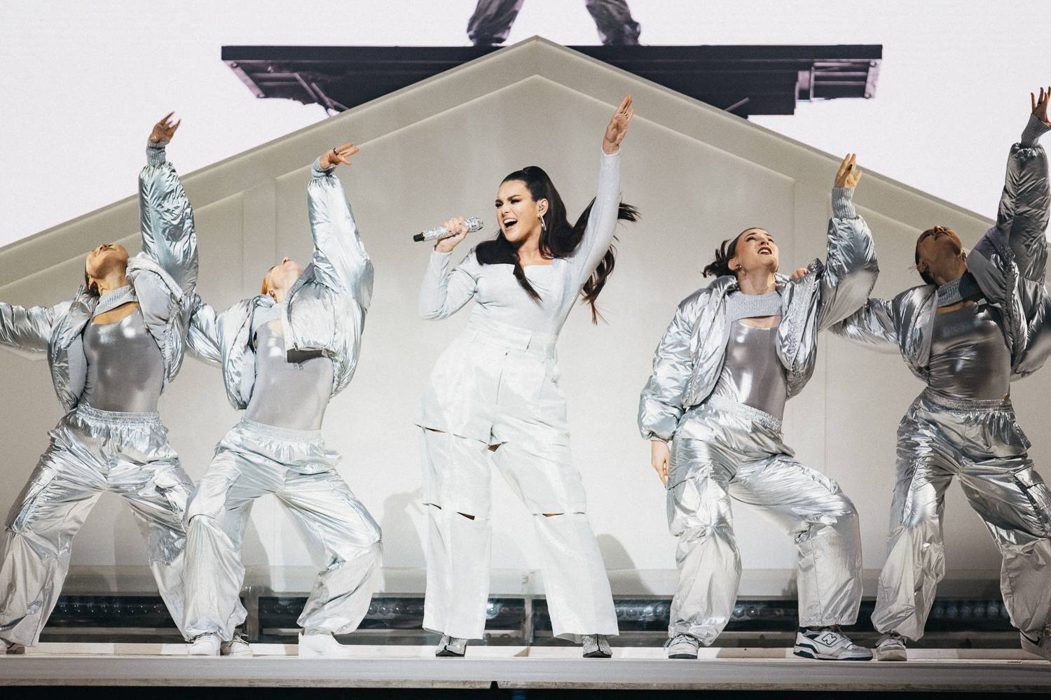 Ewa Farna nadchla O2 arenu i podruhé. Publikum si získala skvělým pěveckým i tanečním výkonem