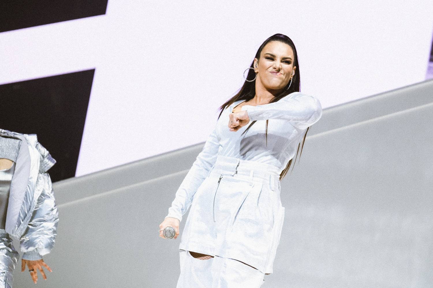 Ewa Farna nadchla O2 arenu i podruhé. Publikum si získala skvělým pěveckým i tanečním výkonem