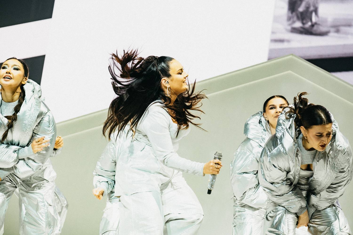 Ewa Farna nadchla O2 arenu i podruhé. Publikum si získala skvělým pěveckým i tanečním výkonem