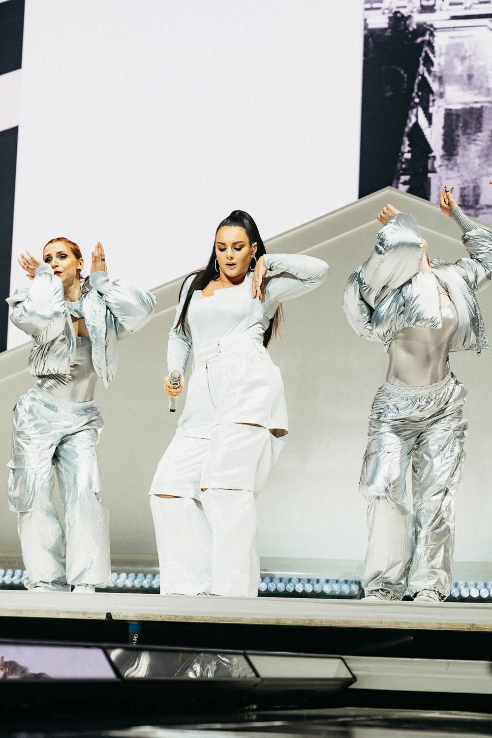 Ewa Farna nadchla O2 arenu i podruhé. Publikum si získala skvělým pěveckým i tanečním výkonem