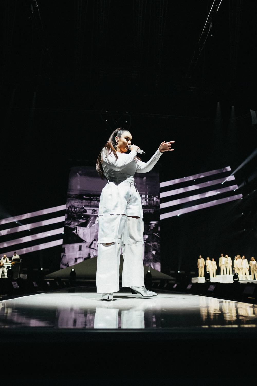 Ewa Farna nadchla O2 arenu i podruhé. Publikum si získala skvělým pěveckým i tanečním výkonem