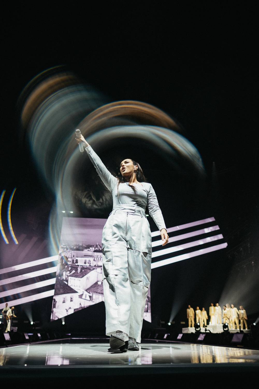 Ewa Farna nadchla O2 arenu i podruhé. Publikum si získala skvělým pěveckým i tanečním výkonem