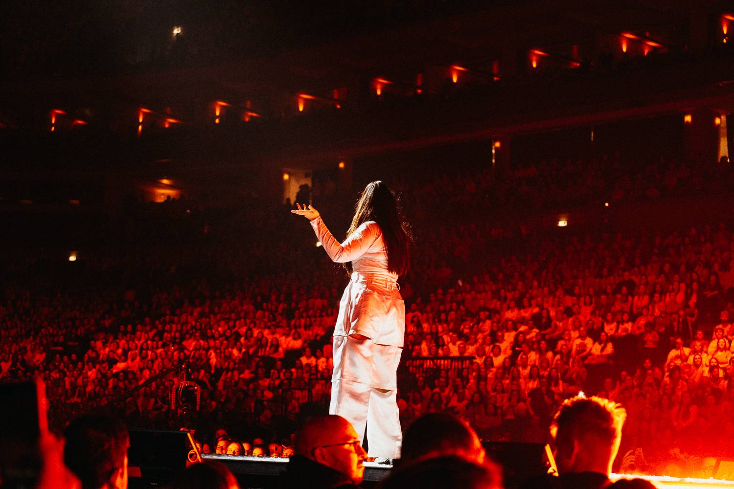 Ewa Farna nadchla O2 arenu i podruhé. Publikum si získala skvělým pěveckým i tanečním výkonem