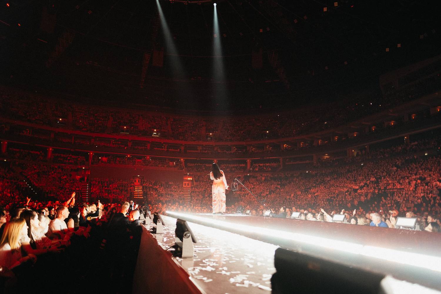 Ewa Farna nadchla O2 arenu i podruhé. Publikum si získala skvělým pěveckým i tanečním výkonem