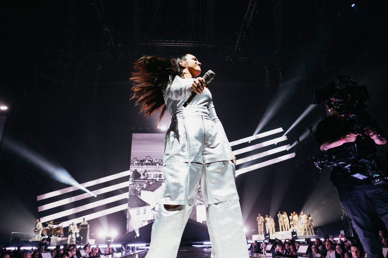 Ewa Farna nadchla O2 arenu i podruhé. Publikum si získala skvělým pěveckým i tanečním výkonem