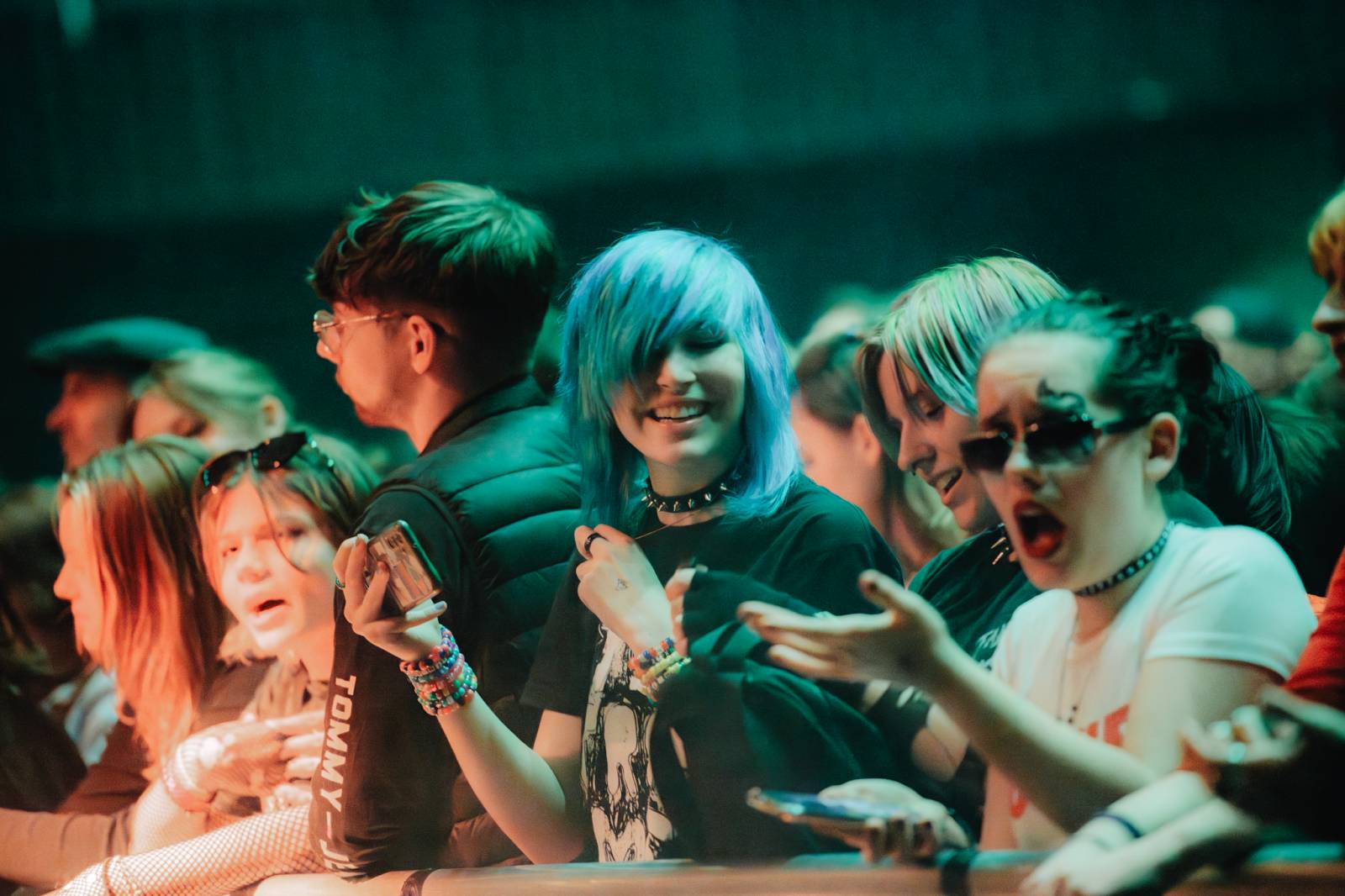 Mother Mother otevřeli Praze svá srdce