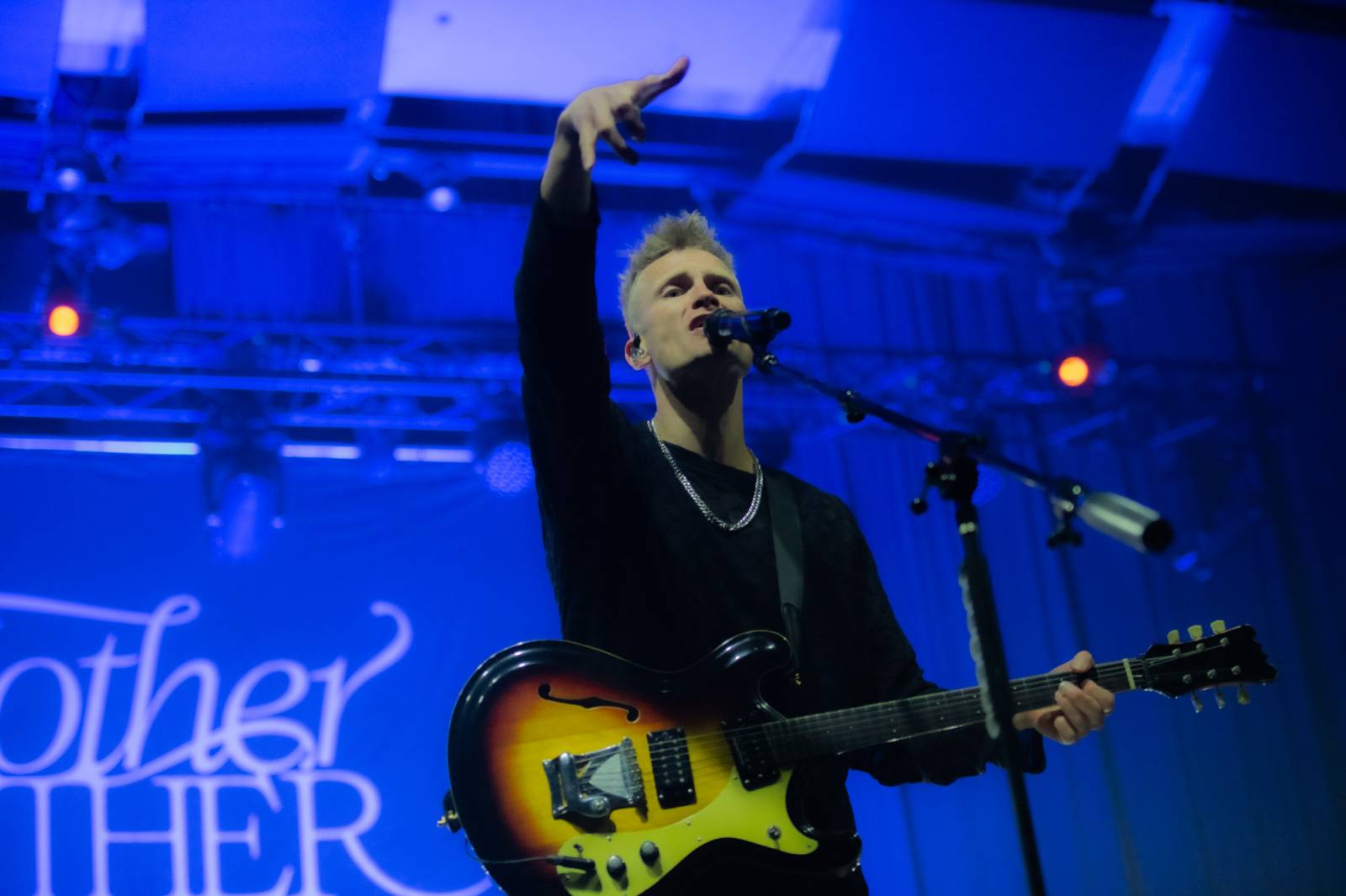 Mother Mother otevřeli Praze svá srdce