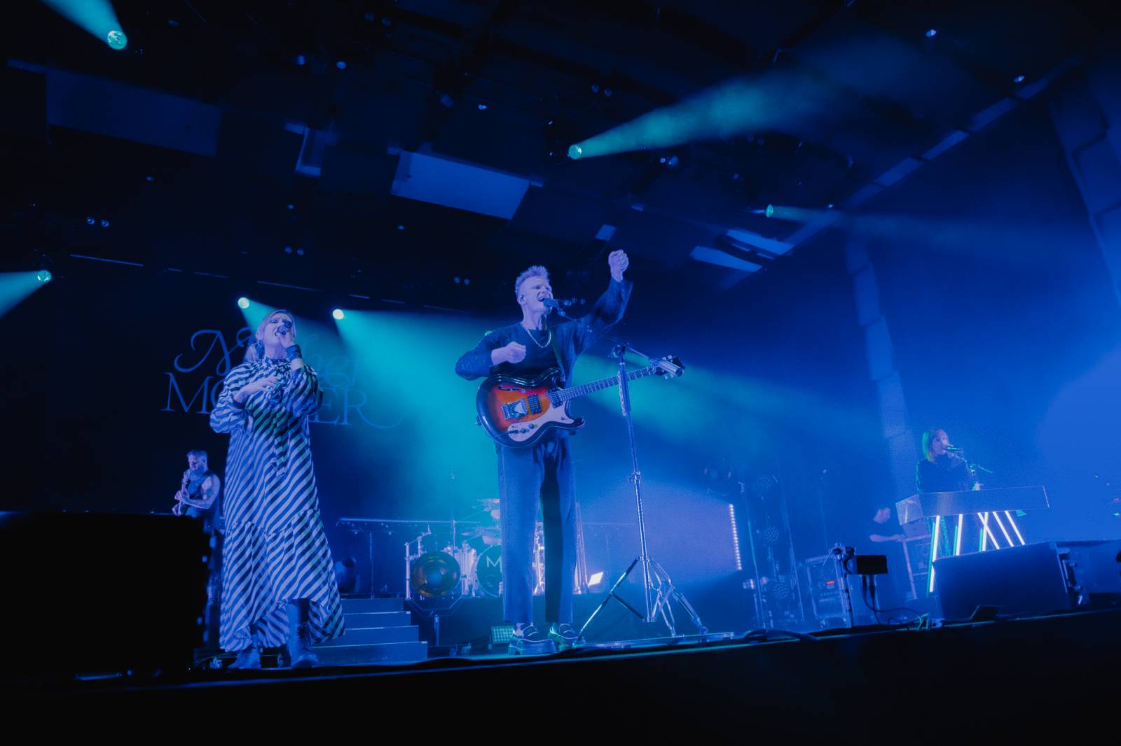 Mother Mother otevřeli Praze svá srdce