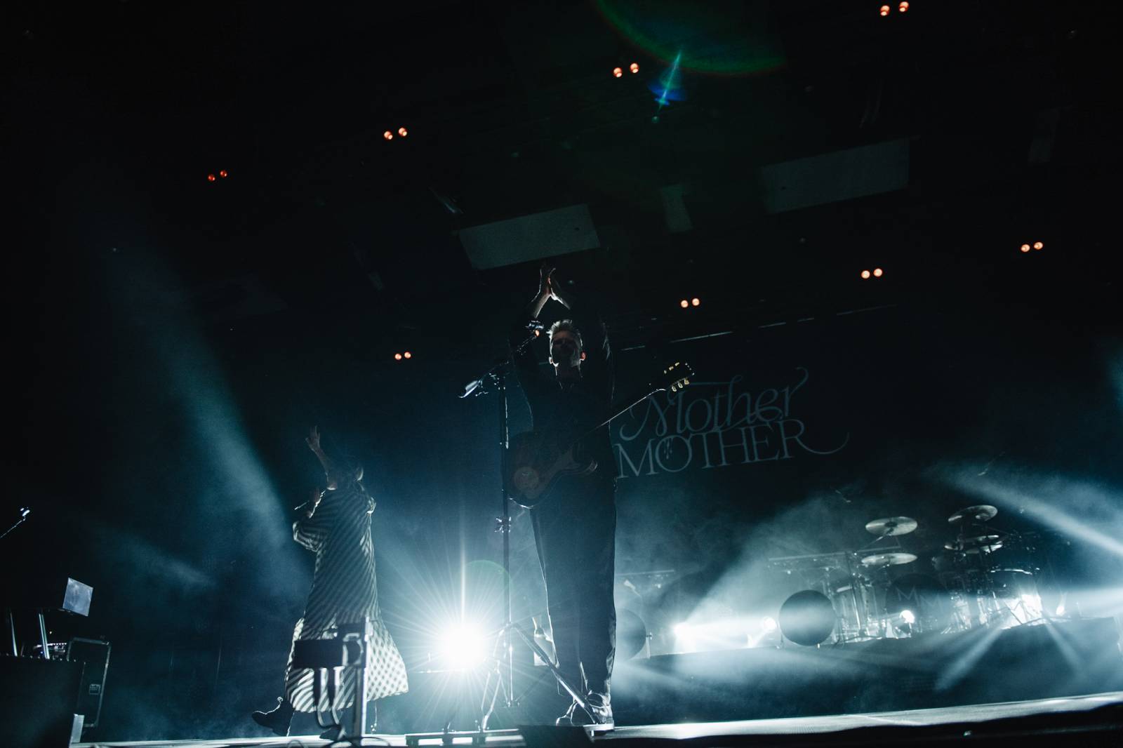 Mother Mother otevřeli Praze svá srdce