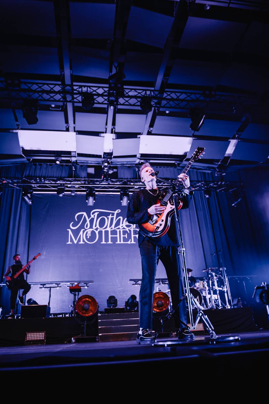 Mother Mother otevřeli Praze svá srdce