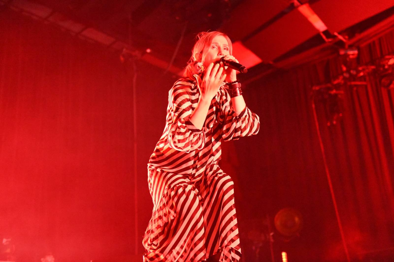 Mother Mother otevřeli Praze svá srdce