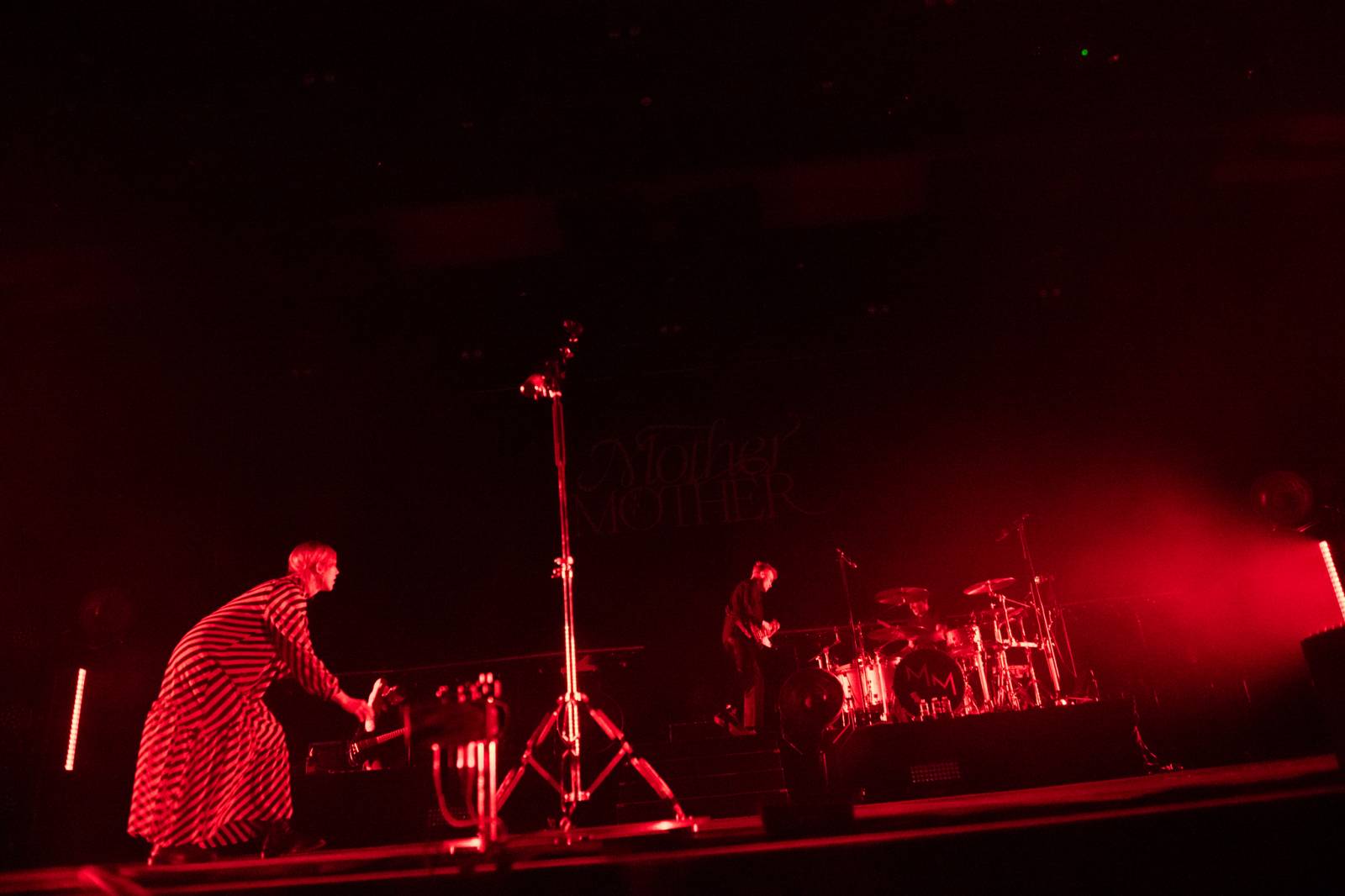 Mother Mother otevřeli Praze svá srdce